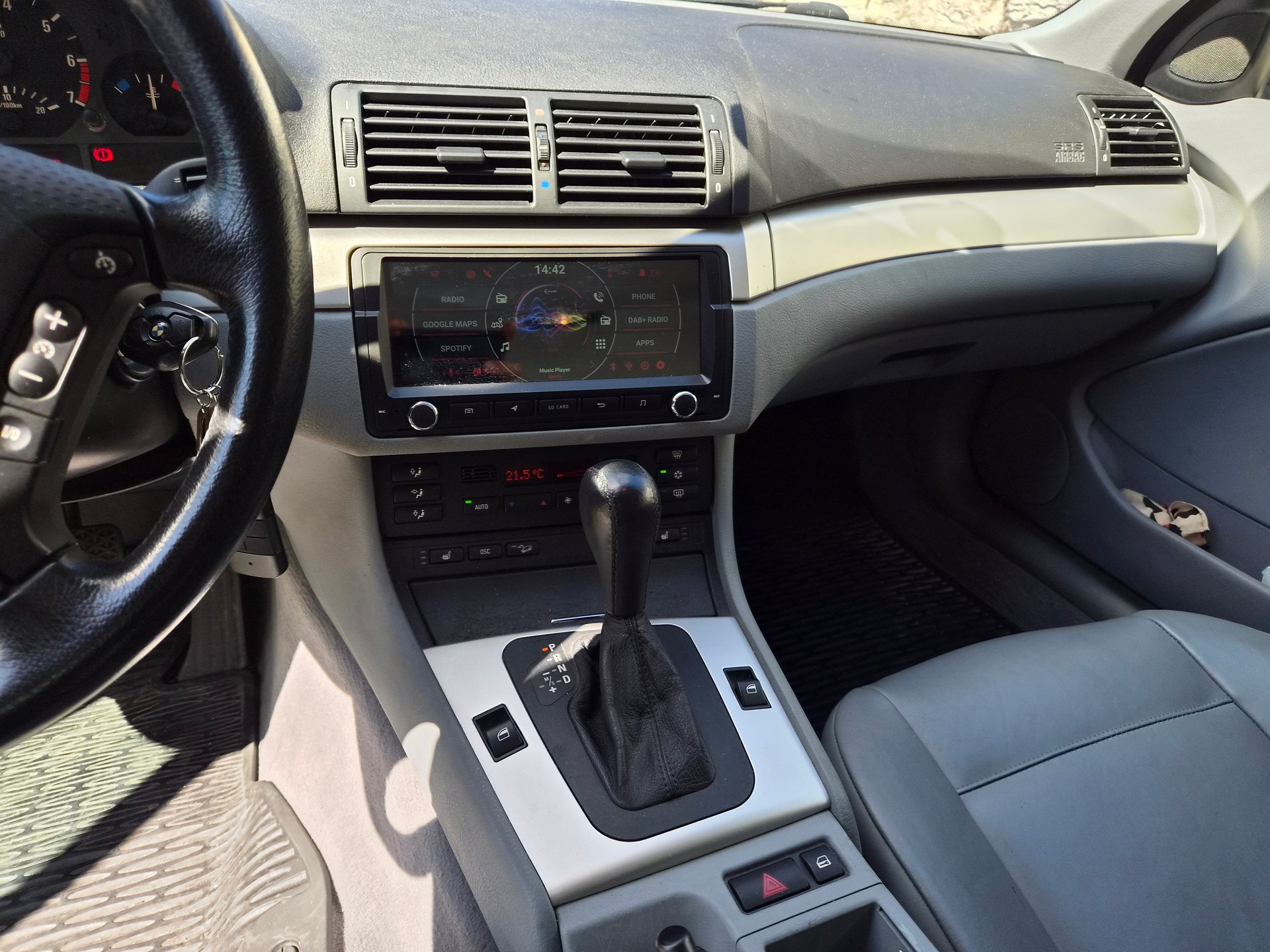 BMW 325xi-image-9
