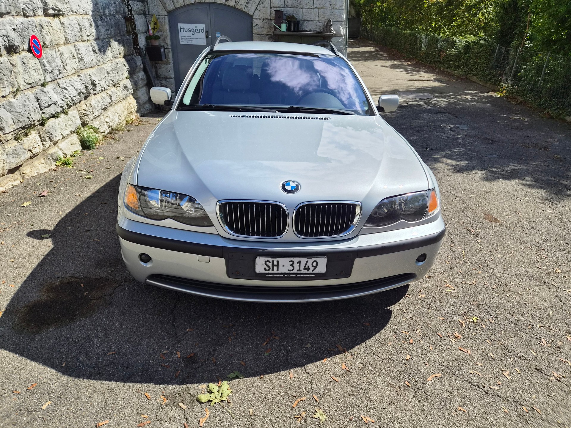 BMW 325xi-image-6