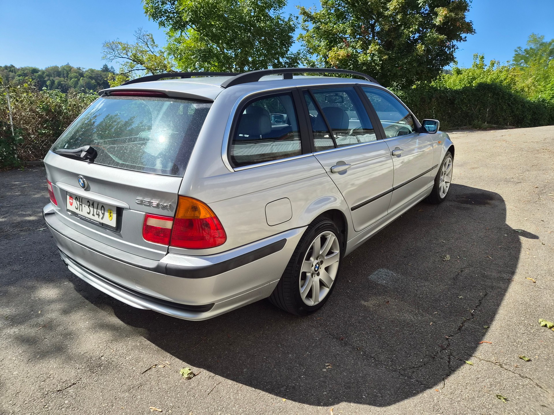 BMW 325xi-image-4