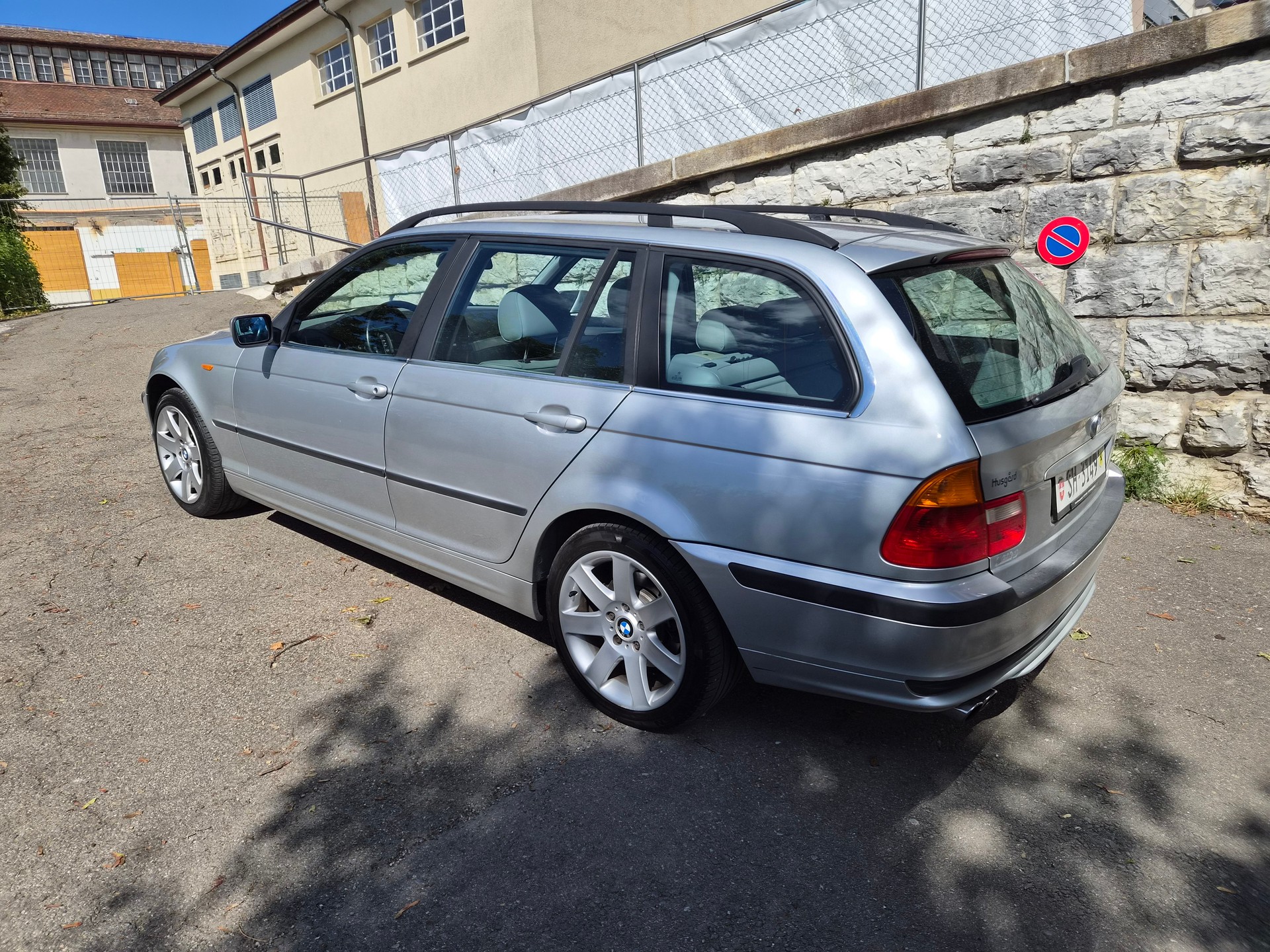 BMW 325xi-image-2