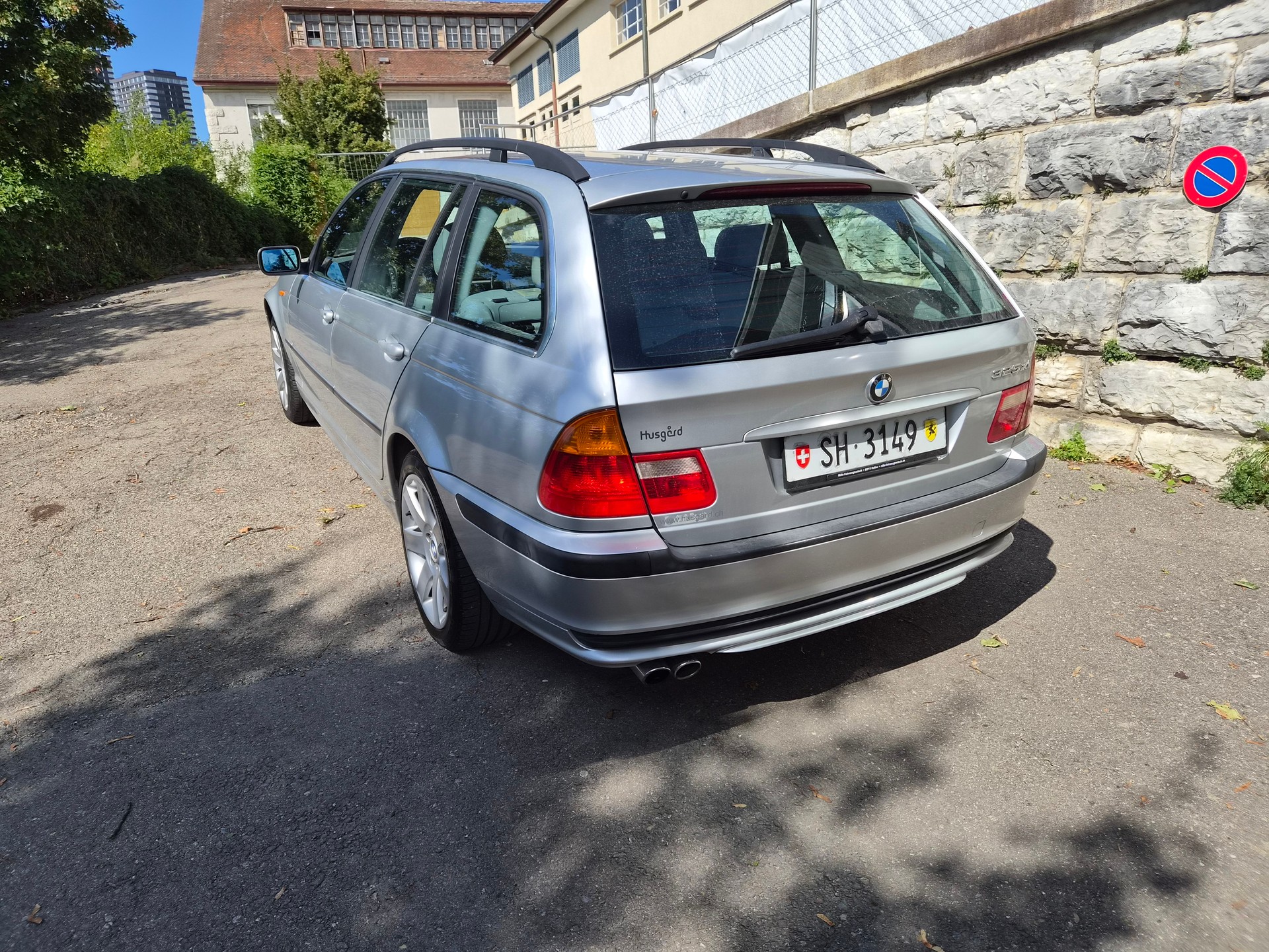 BMW 325xi-image-1