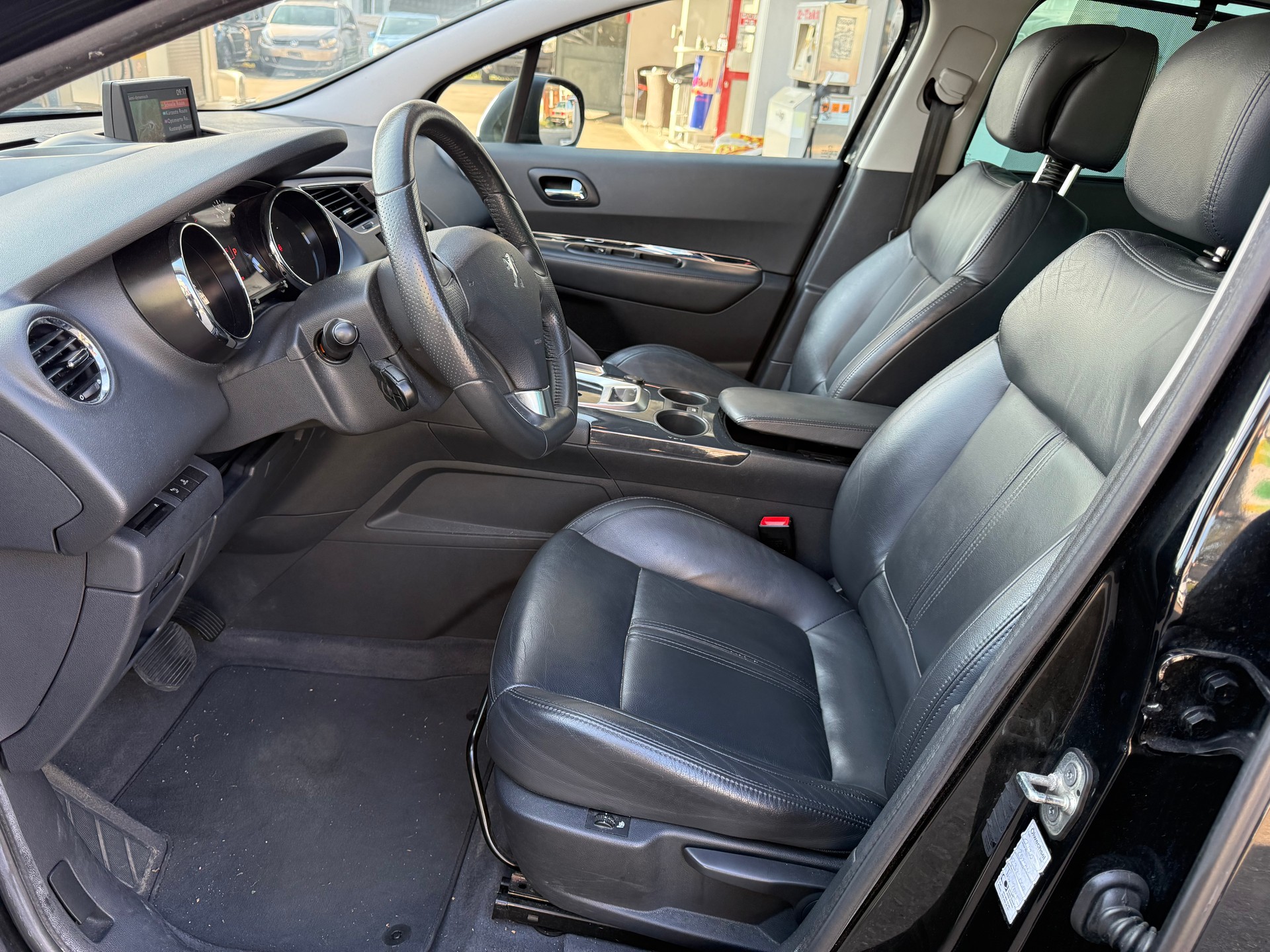 PEUGEOT 3008 2.0 HDI Business Tiptronic-image-8