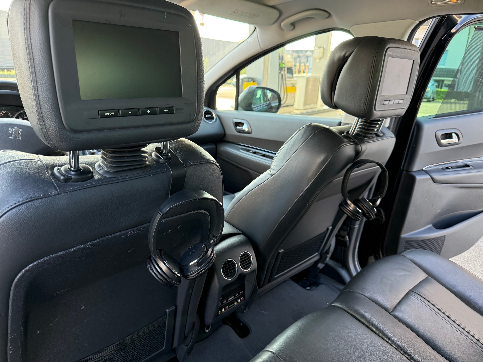PEUGEOT 3008 2.0 HDI Business Tiptronic-image-11