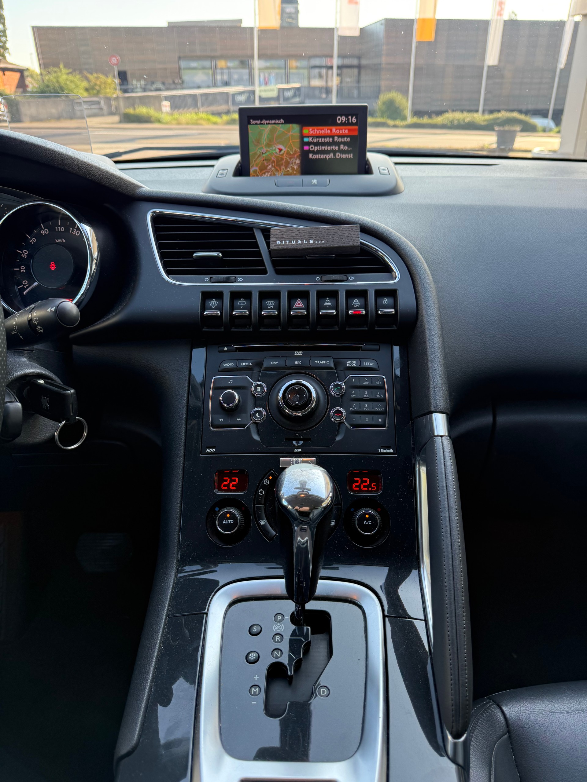 PEUGEOT 3008 2.0 HDI Business Tiptronic-image-7