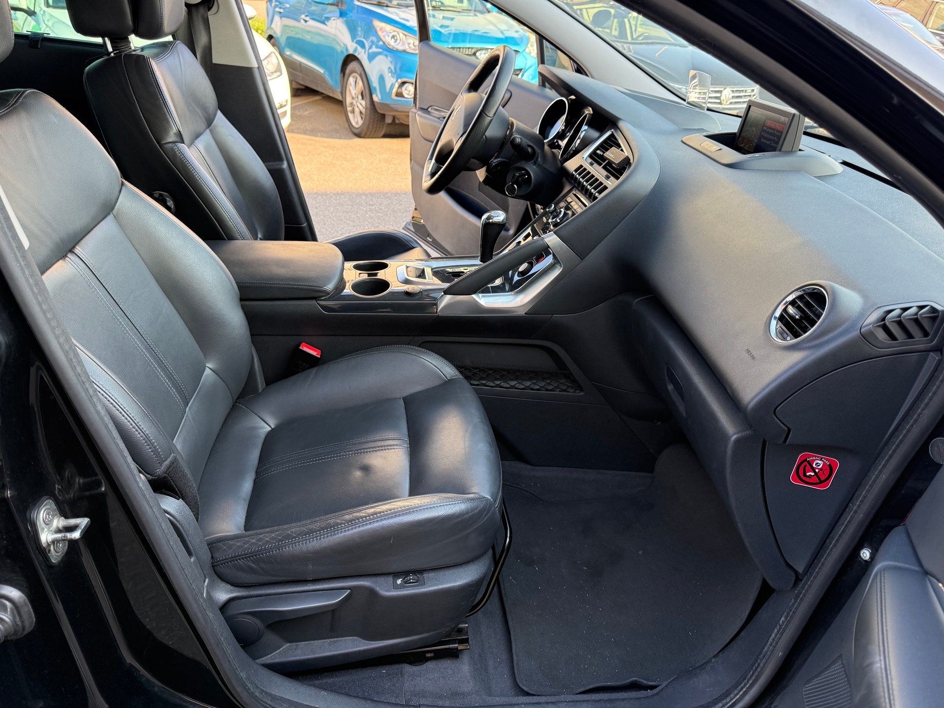 PEUGEOT 3008 2.0 HDI Business Tiptronic-image-9