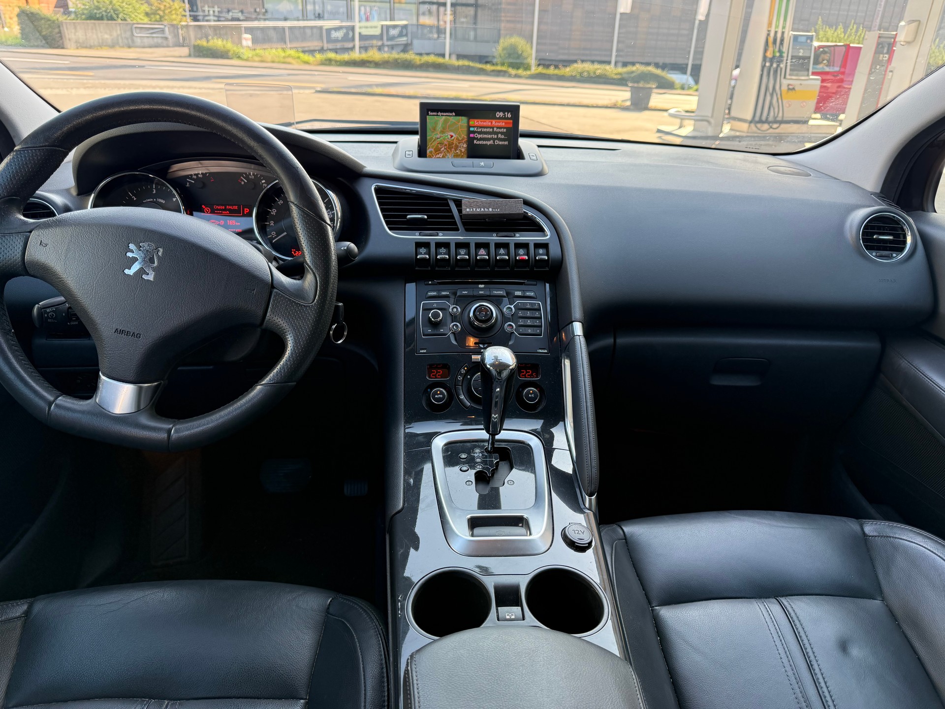 PEUGEOT 3008 2.0 HDI Business Tiptronic-image-6