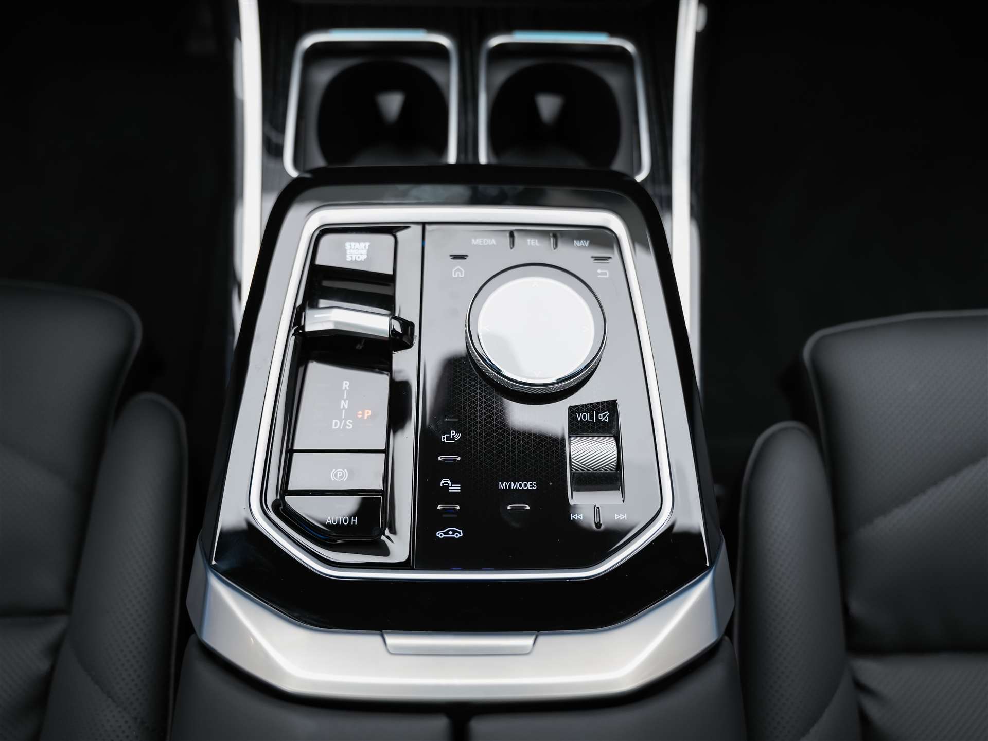 BMW 740d xDrive M Sport Steptronic *Werksgarantie*Standheizung*Panorama*Theater Screen*-image-24
