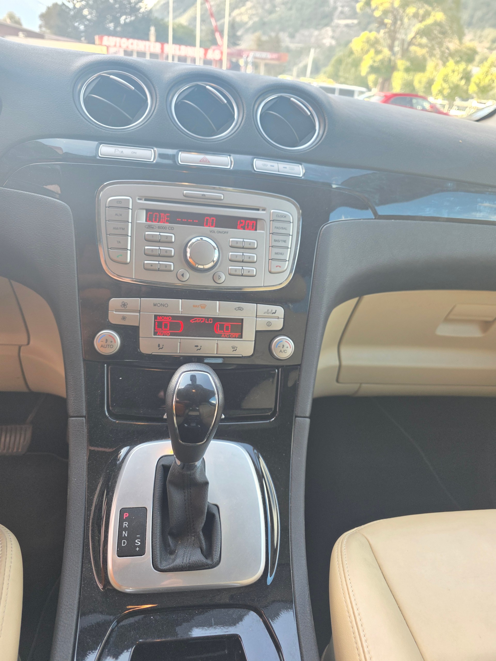 FORD Galaxy 2.0 SCTi Ghia PowerShift-image-14
