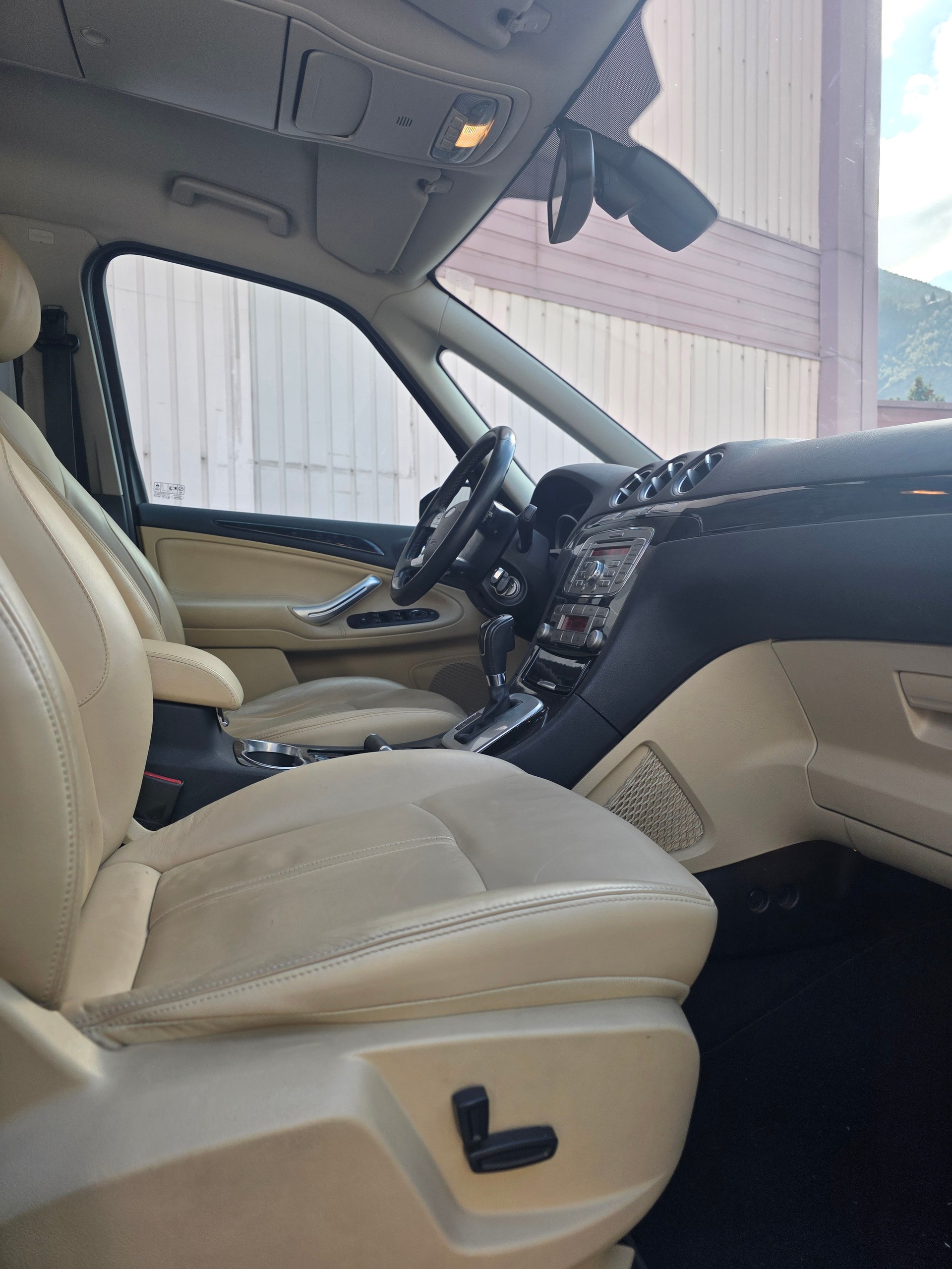 FORD Galaxy 2.0 SCTi Ghia PowerShift-image-10