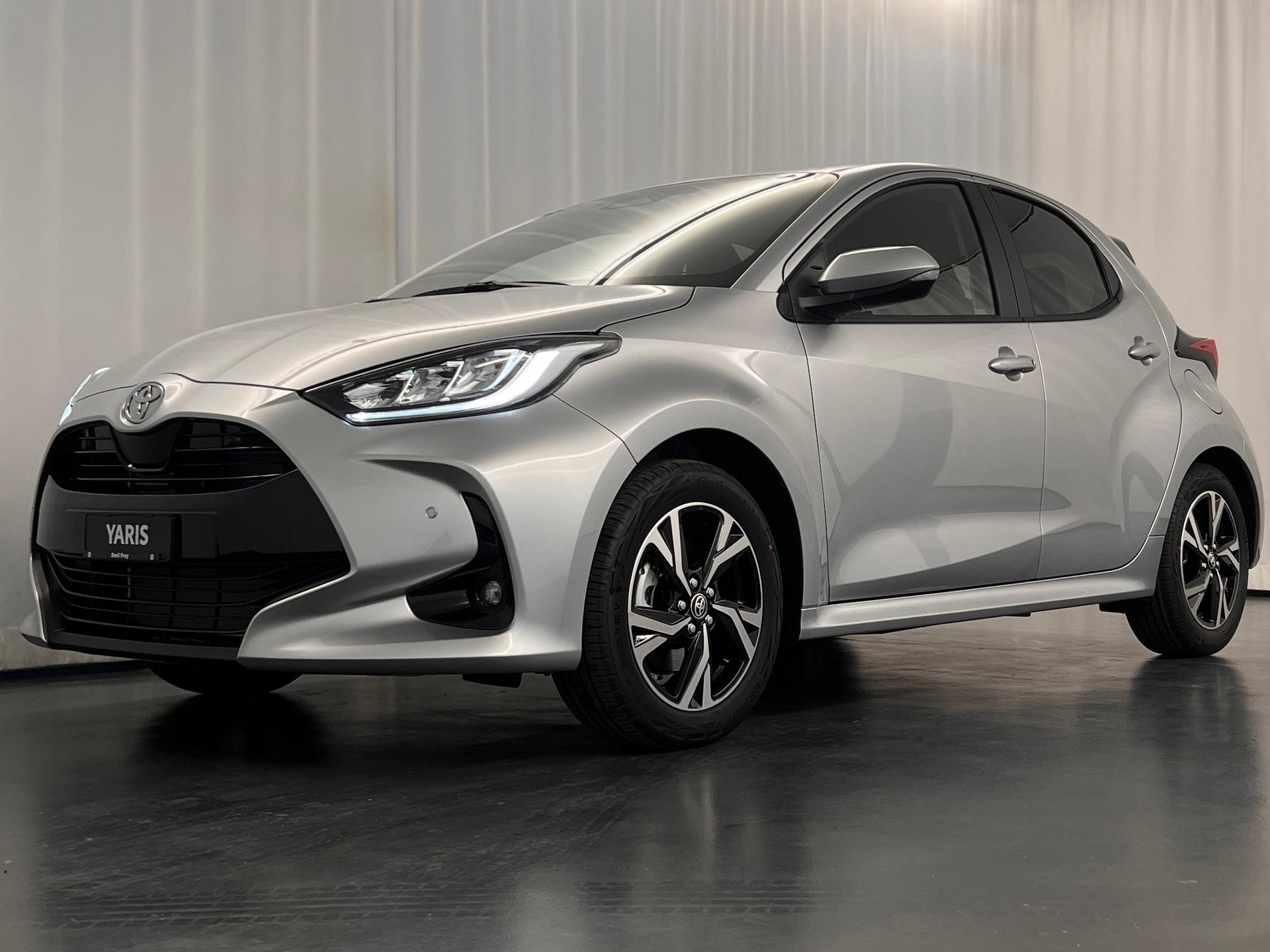 TOYOTA Yaris 1.5 VVT-i HSD Trend-image-1