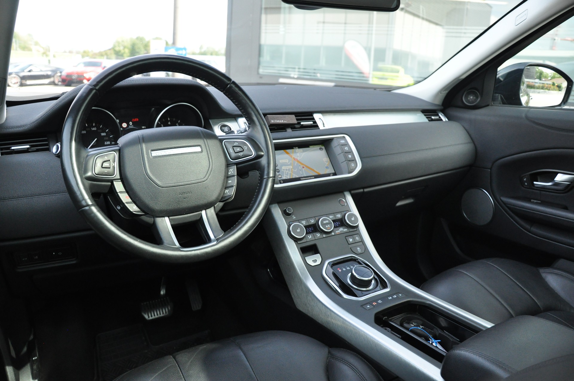 LAND ROVER Range Rover Evoque 2.0 Si4 SE Dynamic AT9-image-9