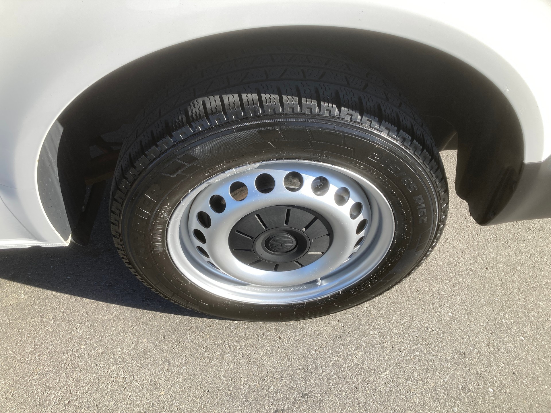 VW T6.1 2.0 TDI mit Dachträger und Anhängerkupplung-image-8