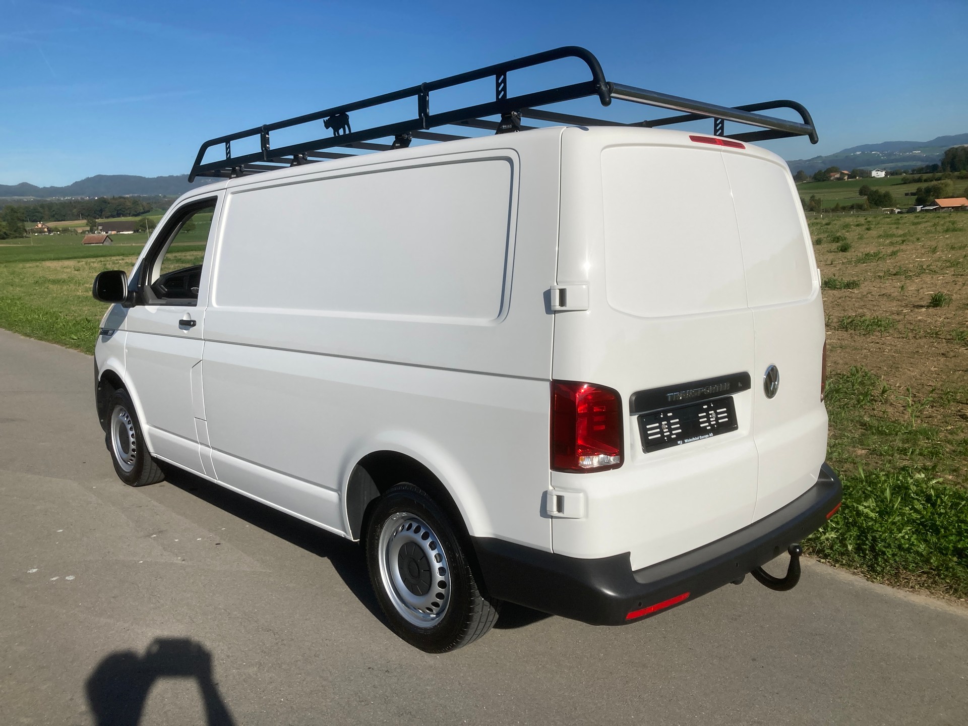 VW T6.1 2.0 TDI mit Dachträger und Anhängerkupplung-image-3