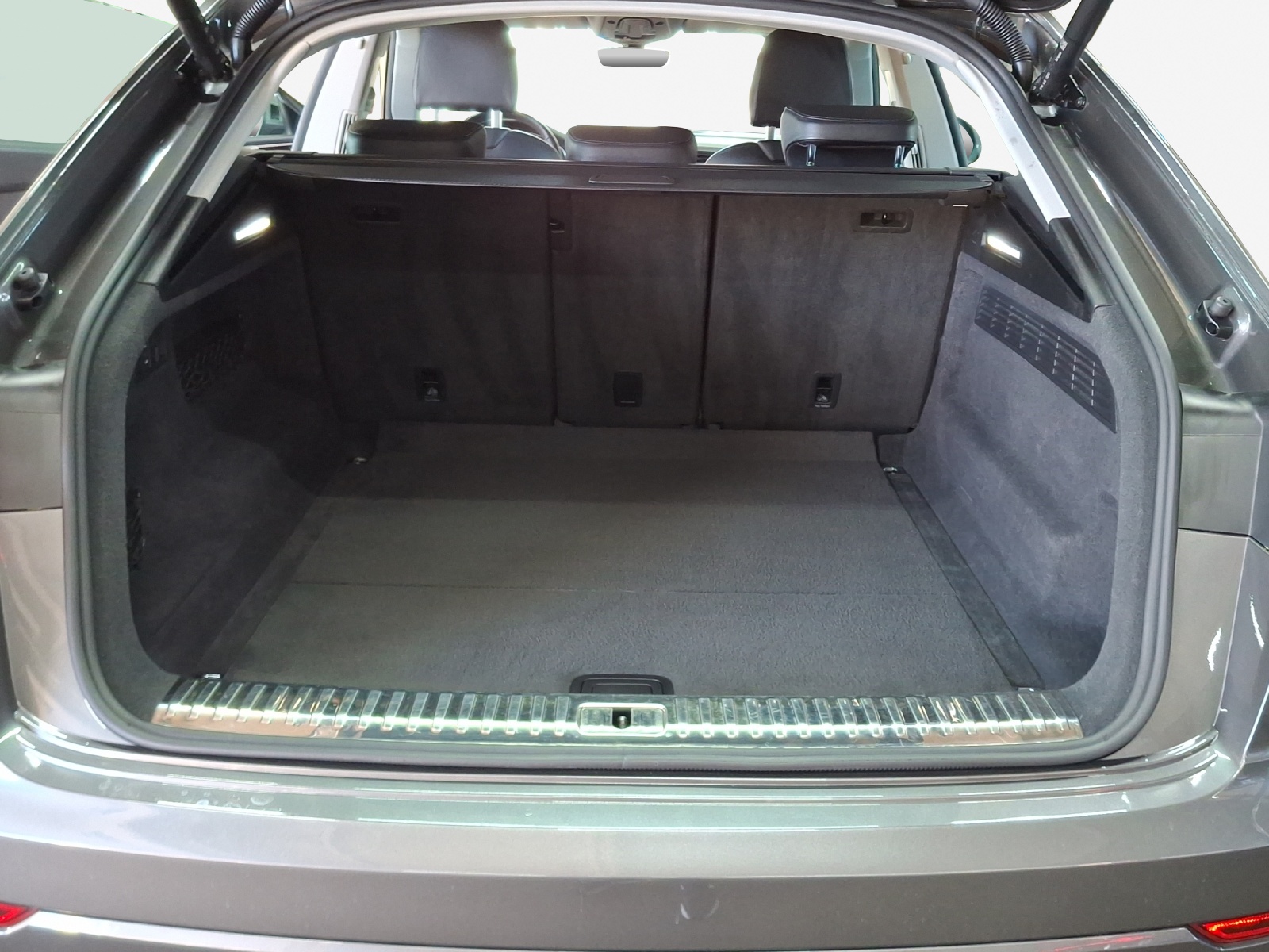 AUDI Q8 50 TDI quattro tiptronic-image-12