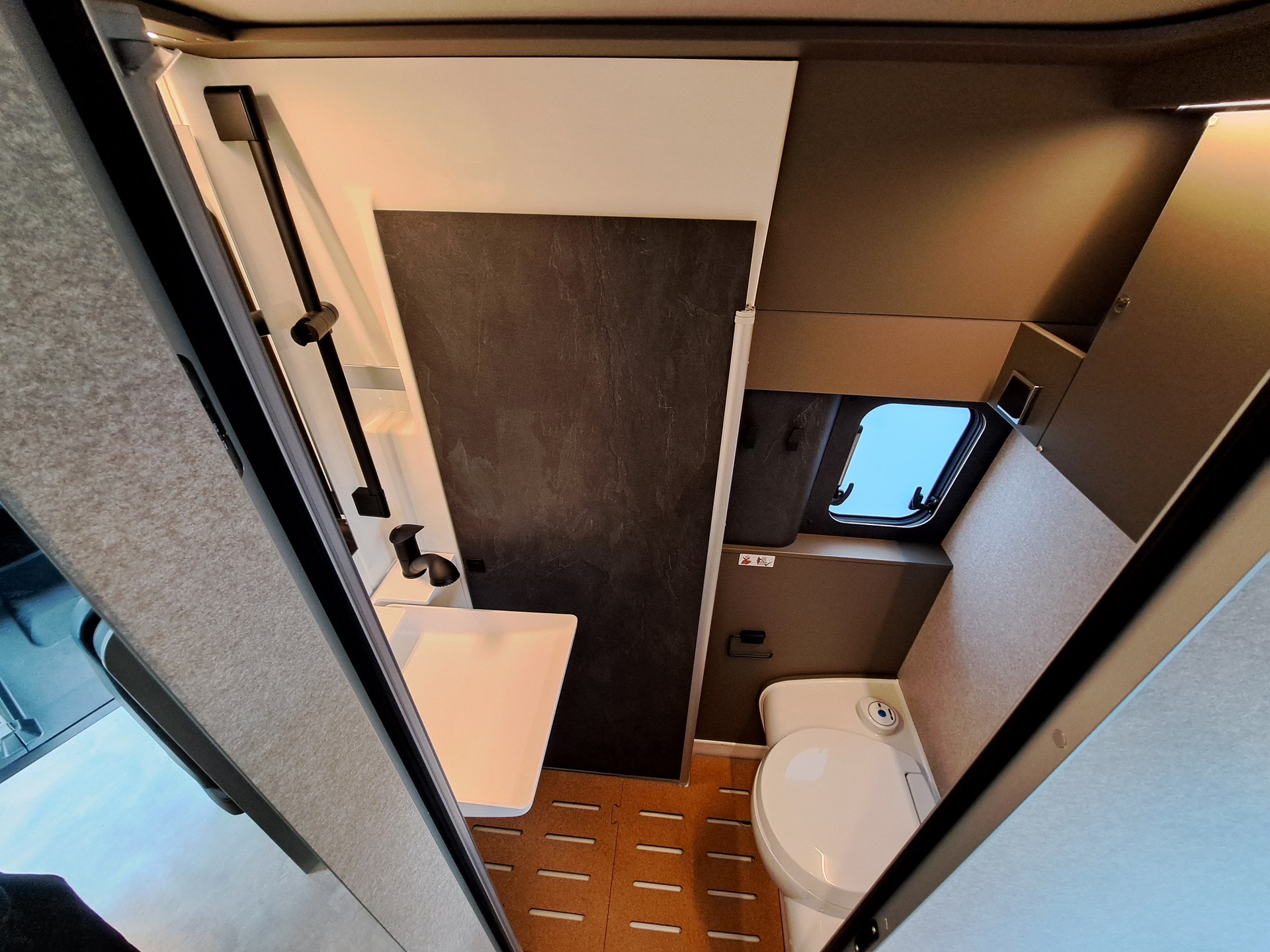 HYMER Grand Canyon S 700 4x4 CrossTrail-image-4