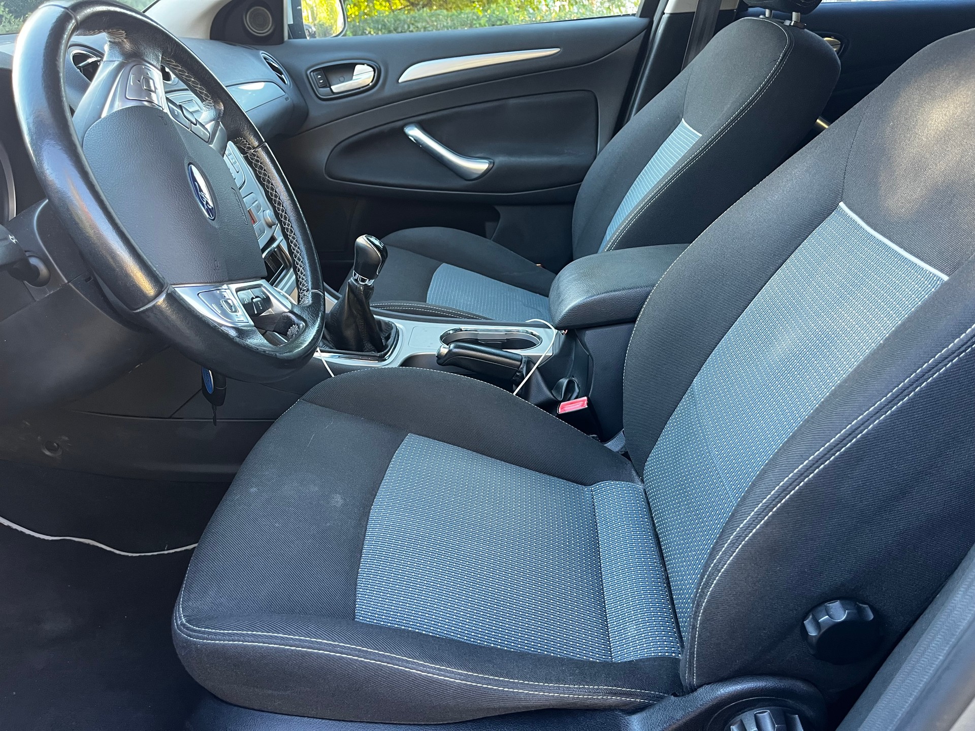 FORD Mondeo 2.0i 16V Carving-image-13