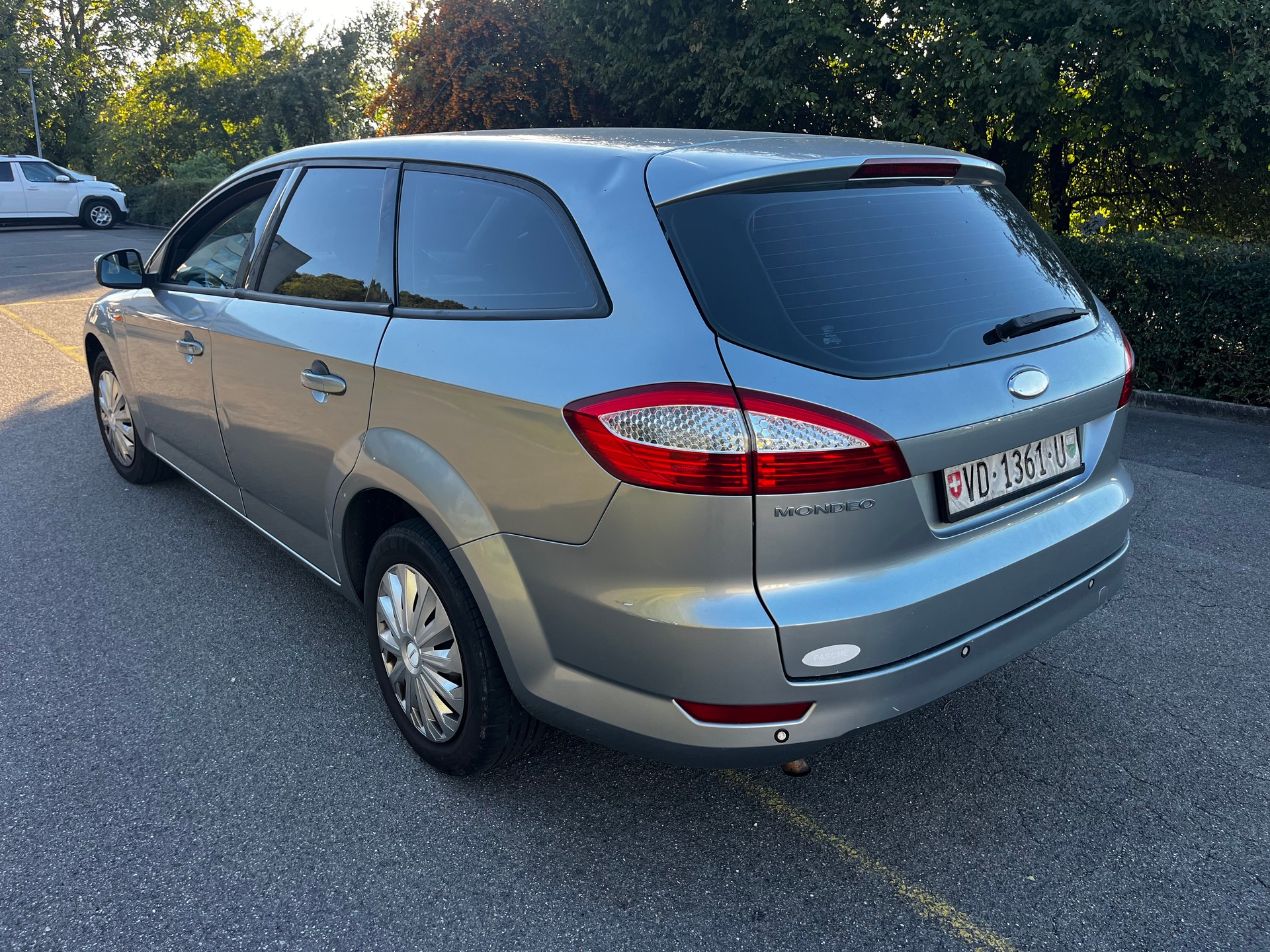FORD Mondeo 2.0i 16V Carving-image-4