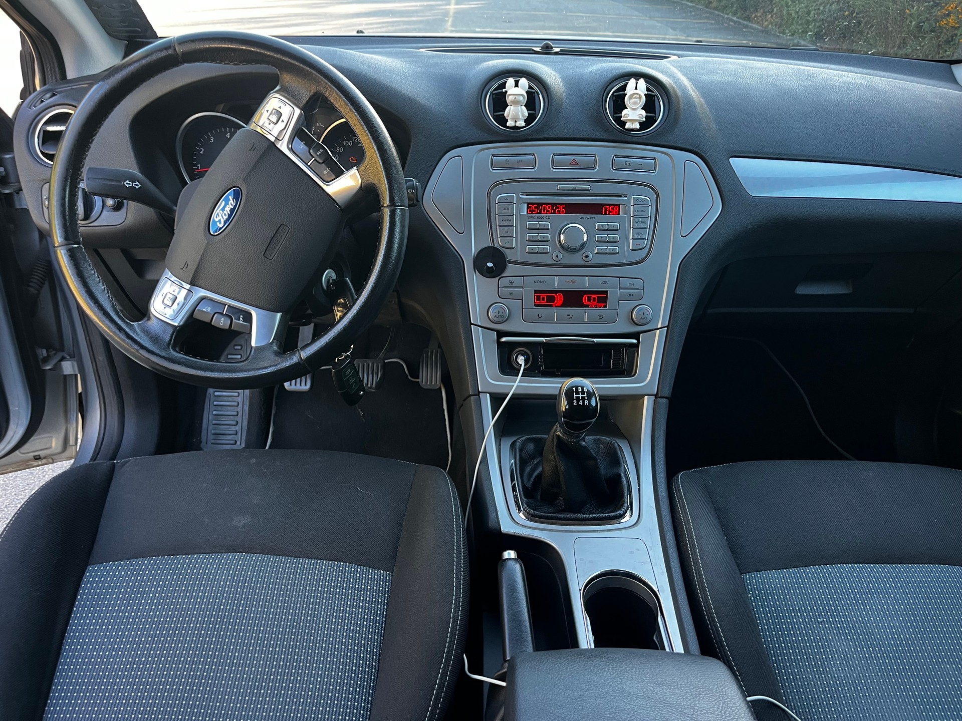 FORD Mondeo 2.0i 16V Carving-image-15