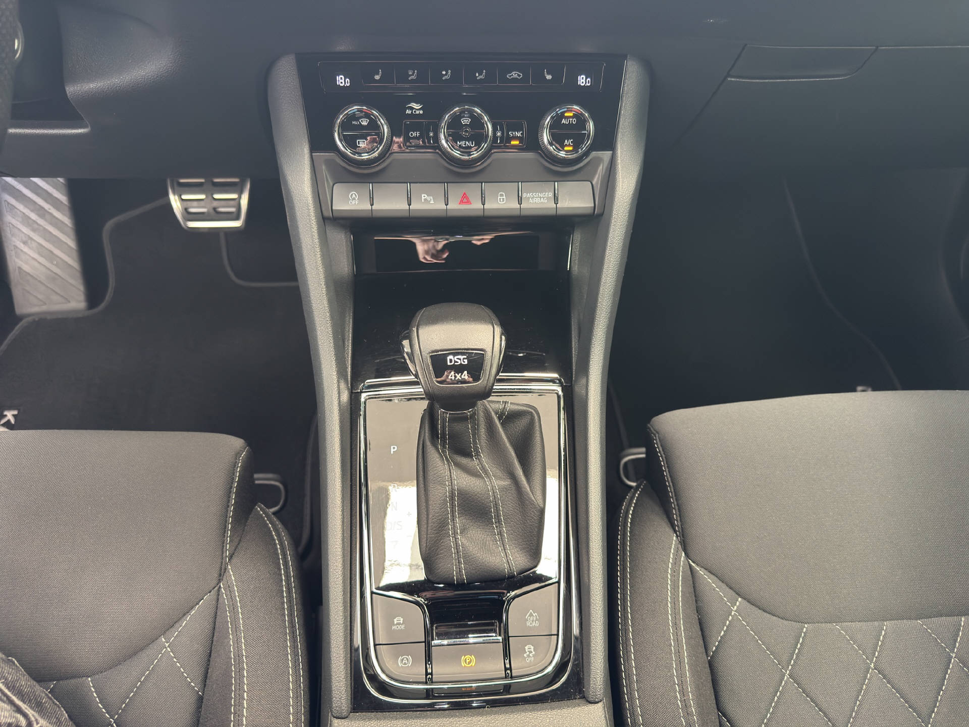 SKODA Karoq 2.0 TSI SportLine DSG 4x4-image-11