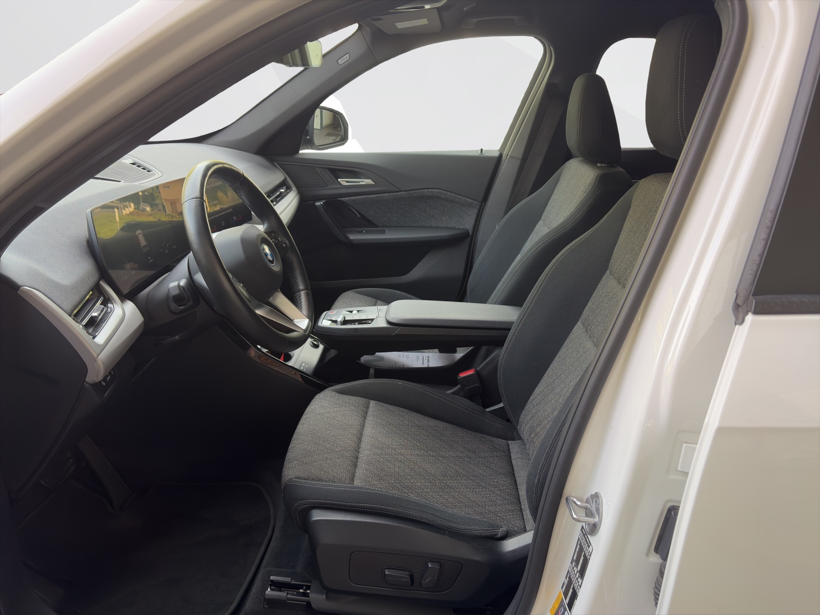 BMW iX1 xDrive30-image-9