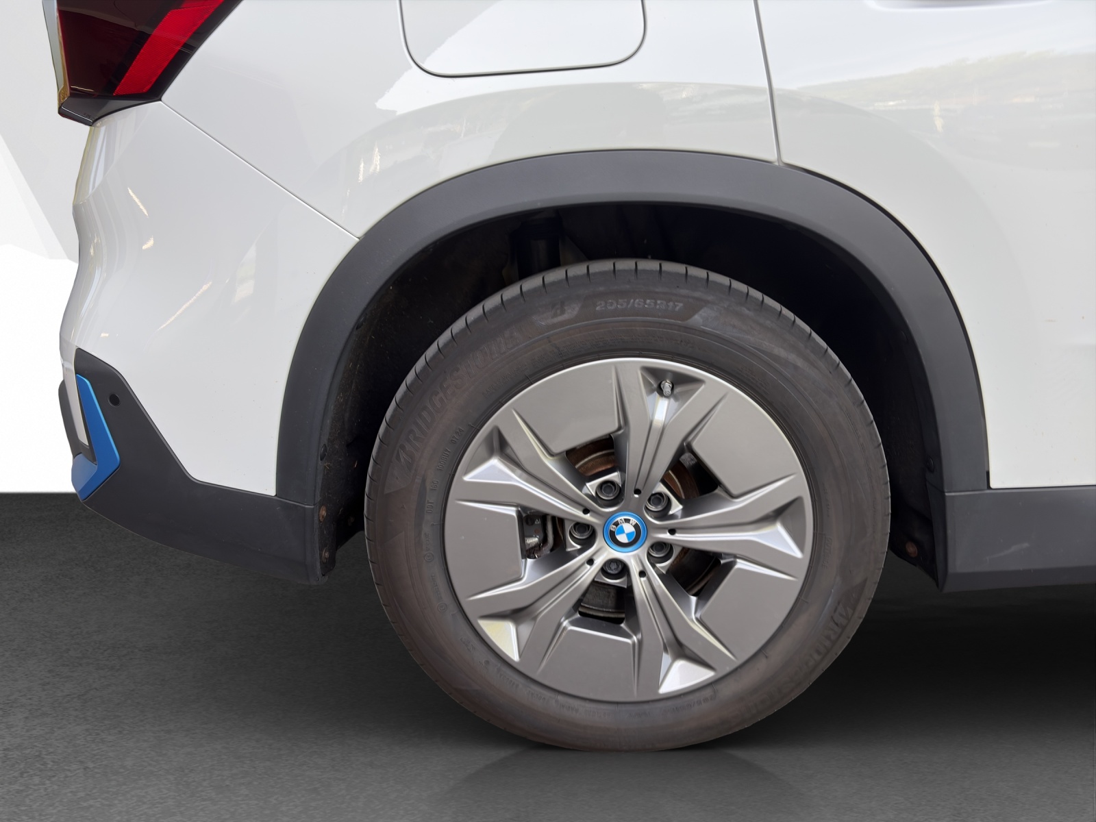 BMW iX1 xDrive30-image-22
