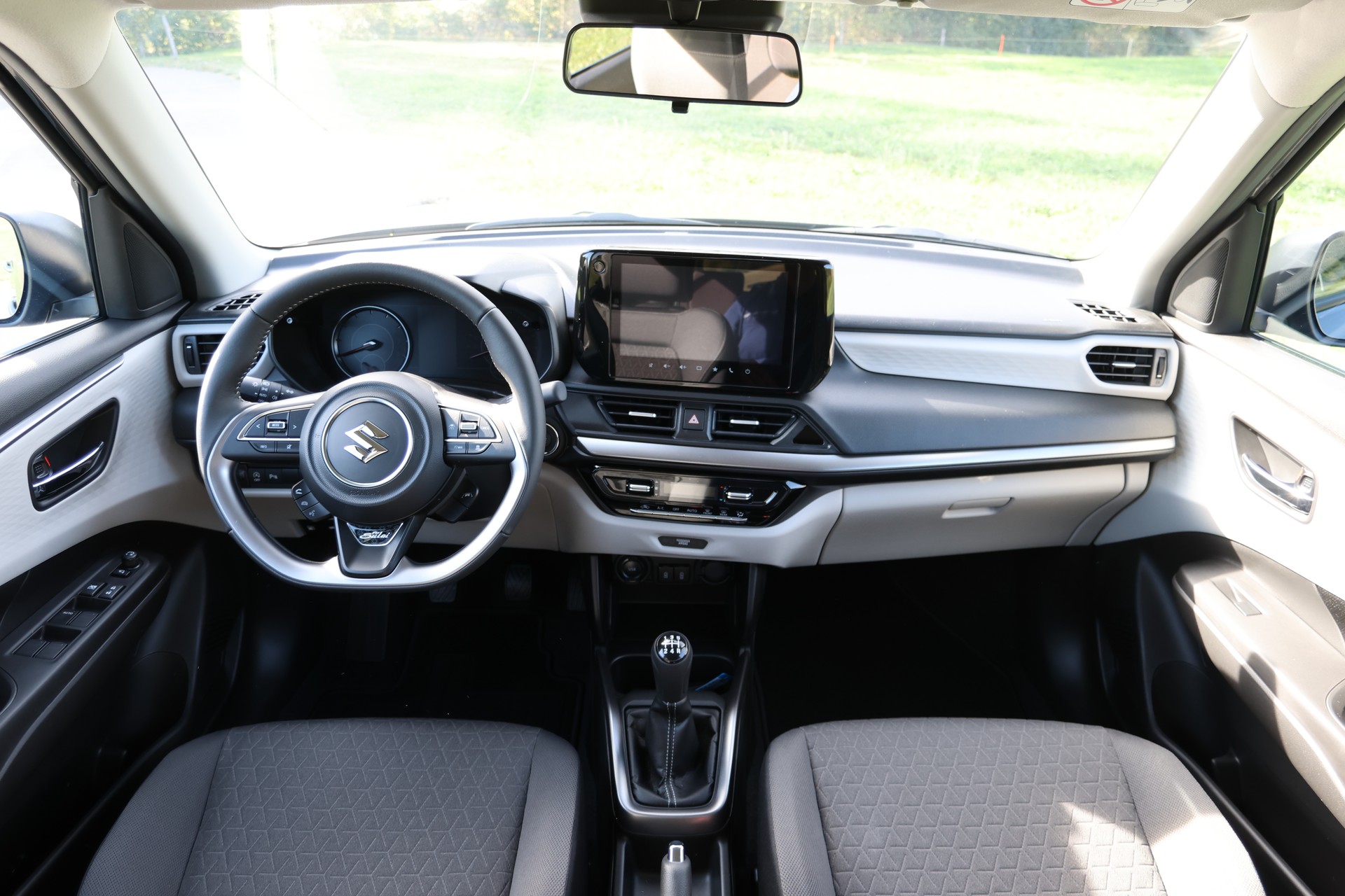 SUZUKI Swift 1.2 Piz Sulai Hybrid Top 4x4-image-3
