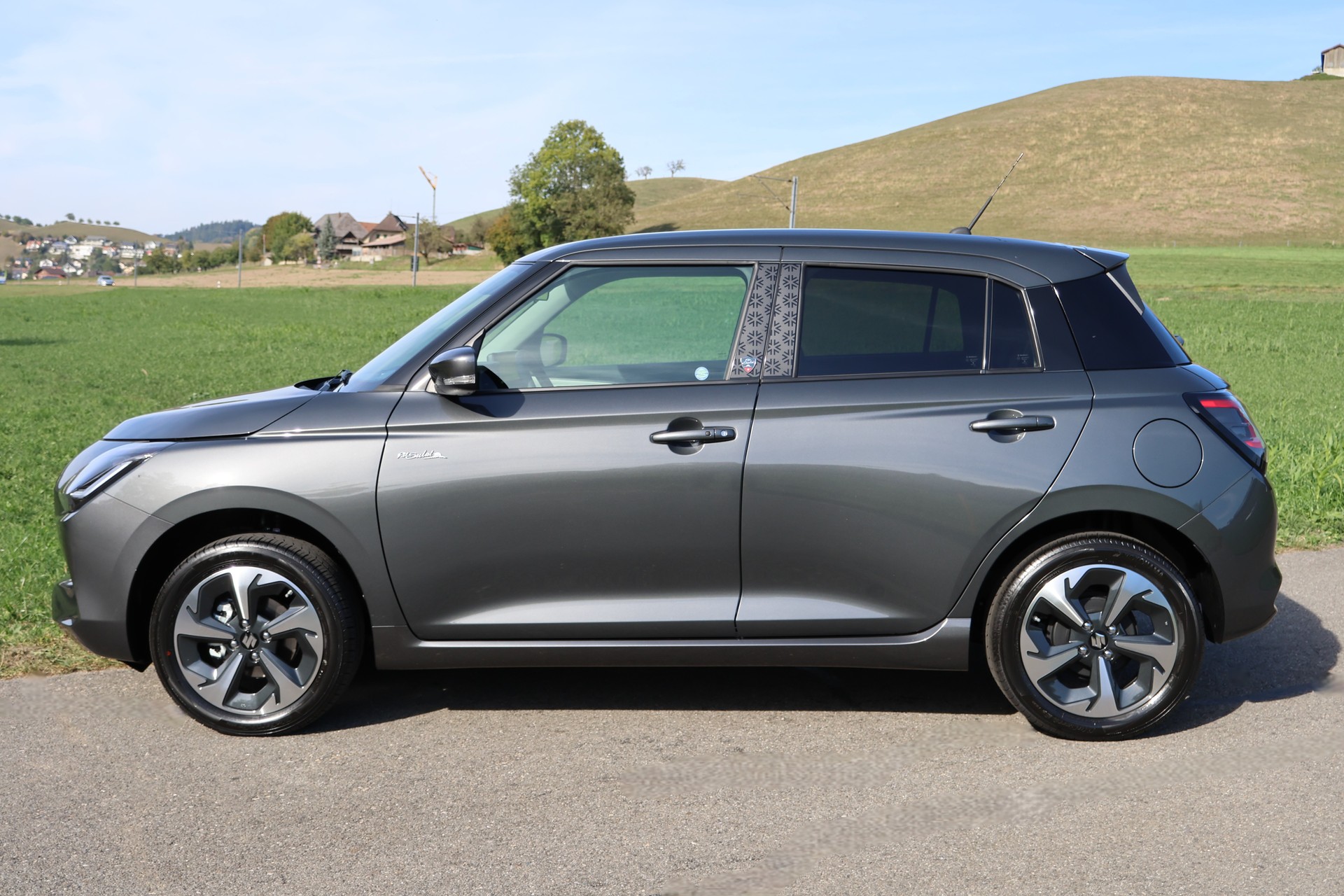 SUZUKI Swift 1.2 Piz Sulai Hybrid Top 4x4-image-1