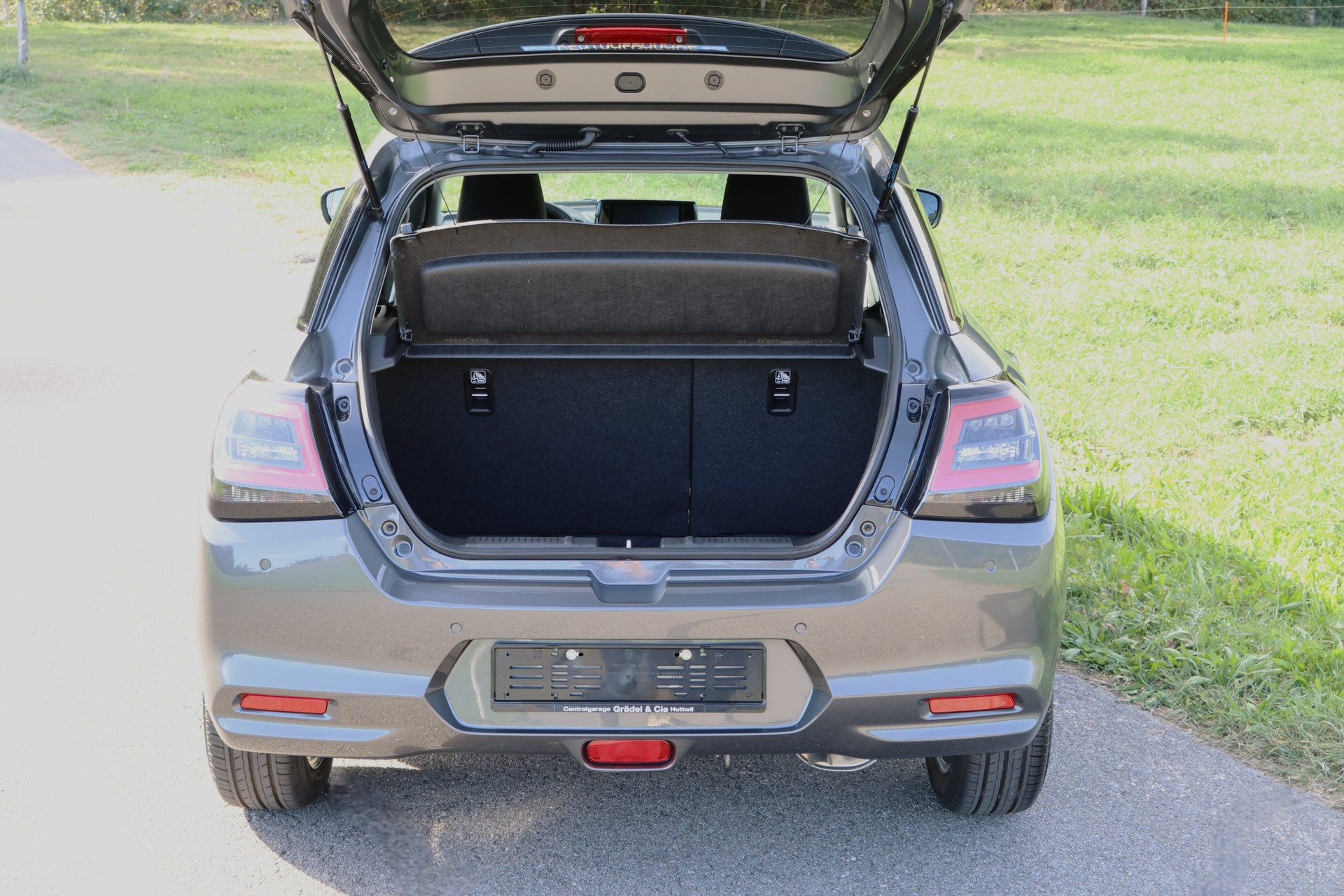 SUZUKI Swift 1.2 Piz Sulai Hybrid Top 4x4-image-10