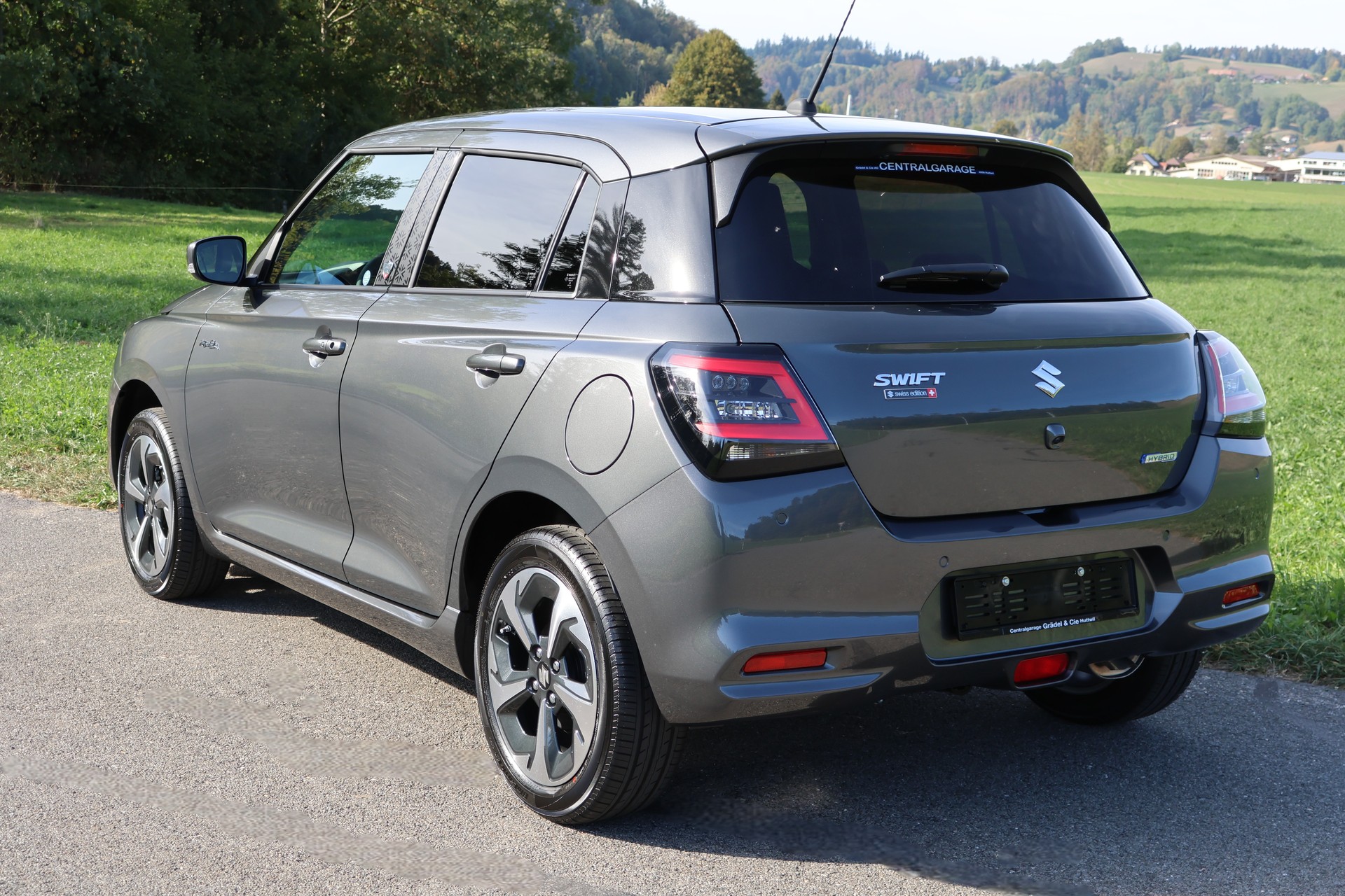 SUZUKI Swift 1.2 Piz Sulai Hybrid Top 4x4-image-2