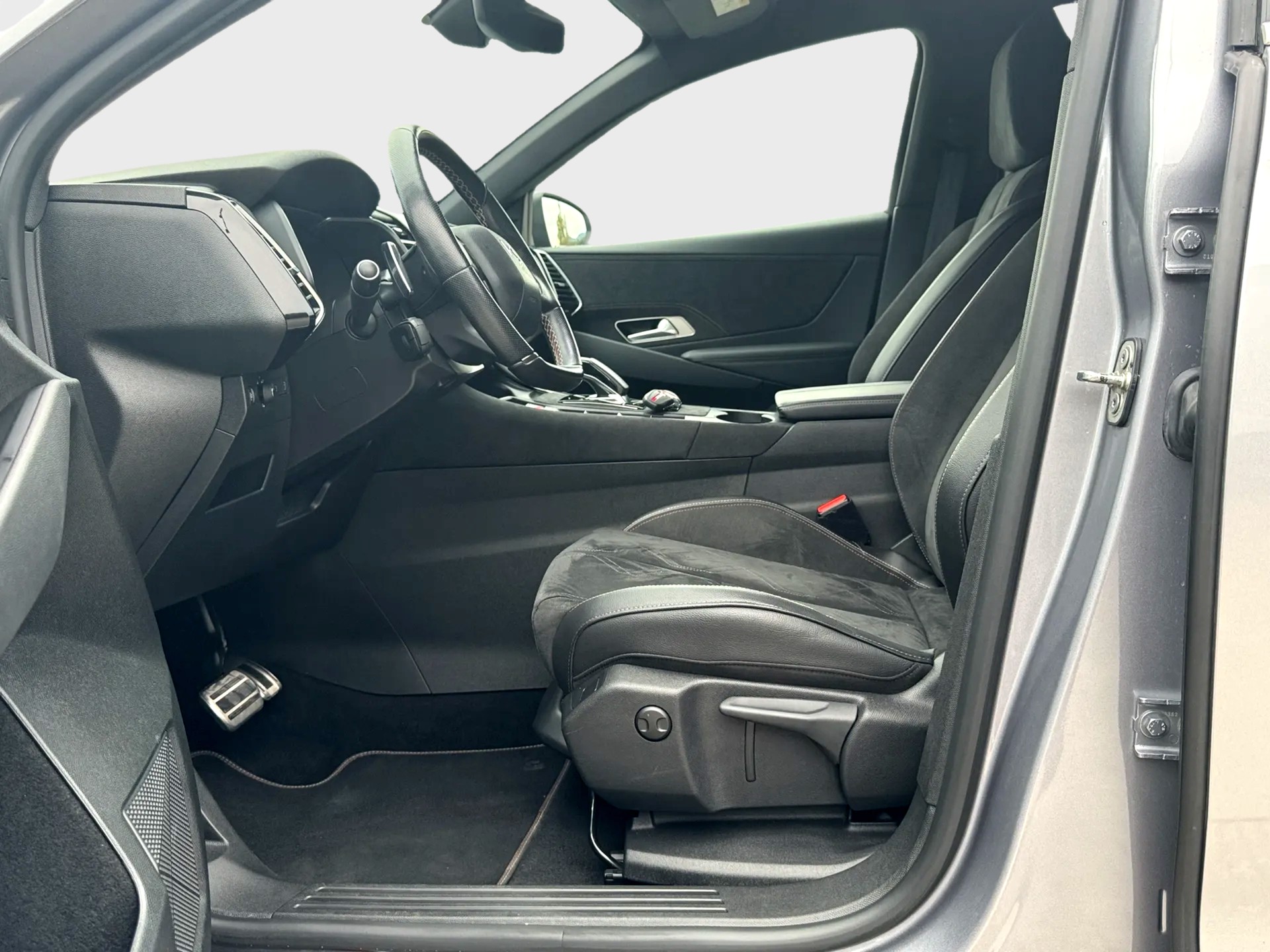 DS AUTOMOBILES DS 7 Crossback E-Tense 225 Performance Line +-image-10