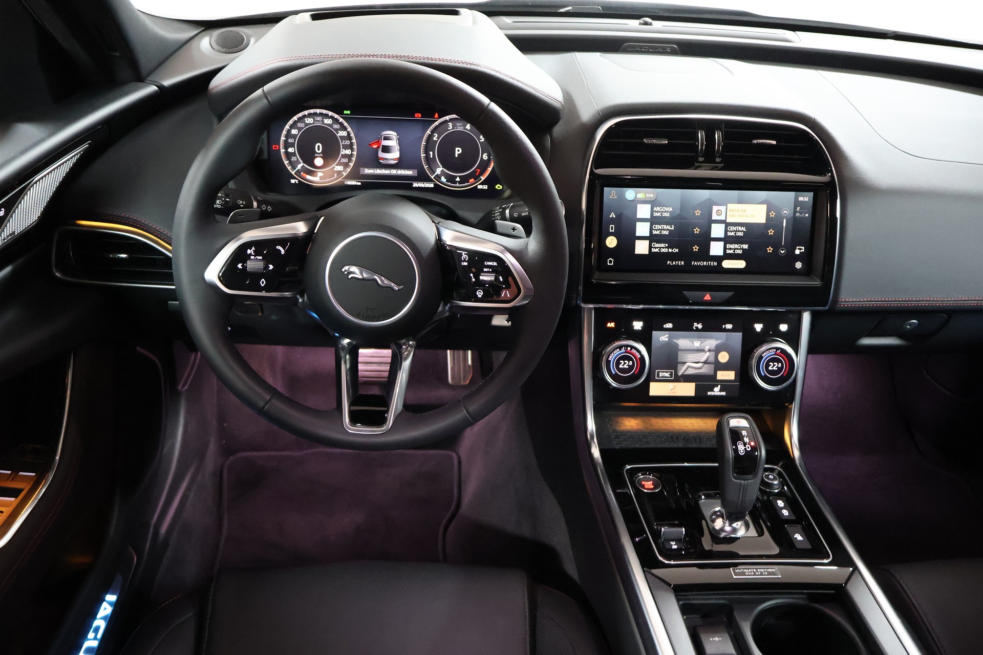 JAGUAR XE 2.0 Sport P300 AWD Automat-image-10