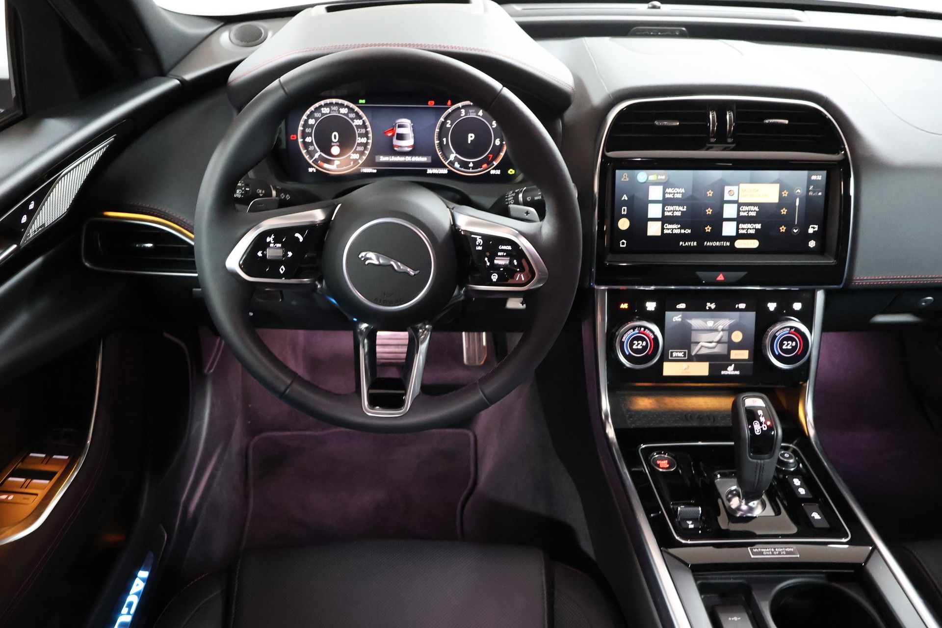 JAGUAR XE 2.0 Sport P300 AWD Automat-image-8