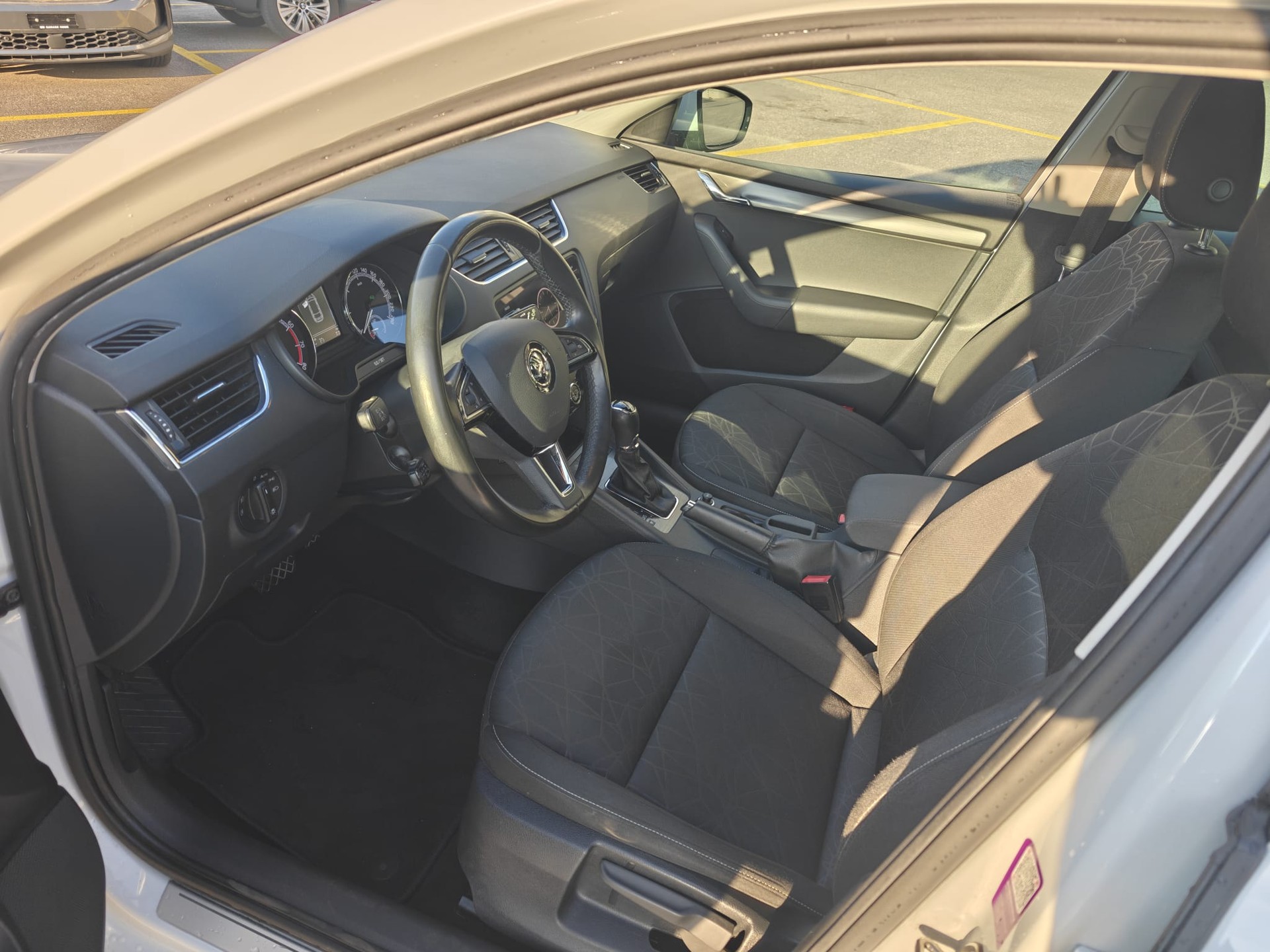 SKODA Octavia Combi 1.8 TSI Clever 4x4 DSG-image-8