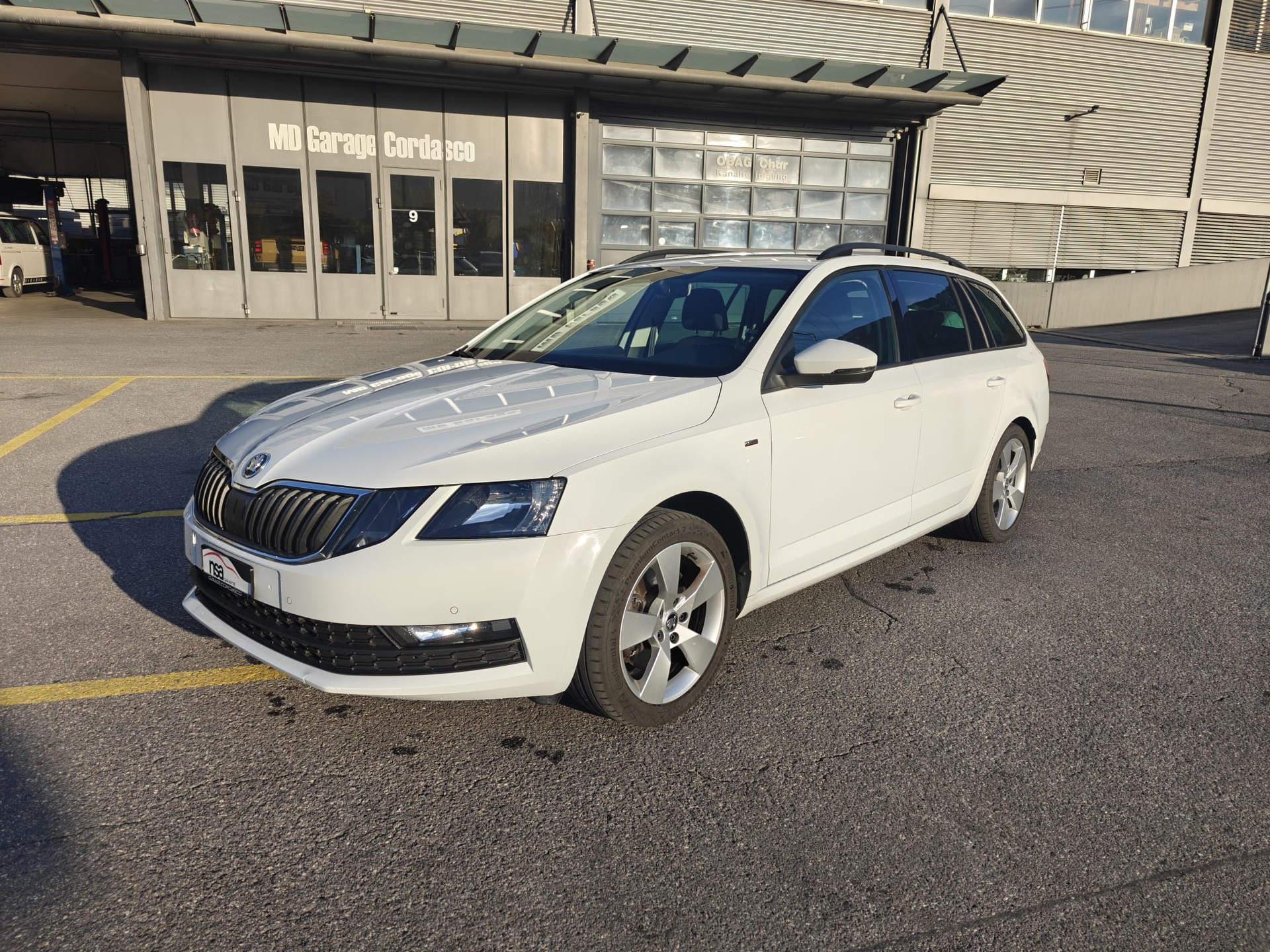 SKODA Octavia Combi 1.8 TSI Clever 4x4 DSG-image-1