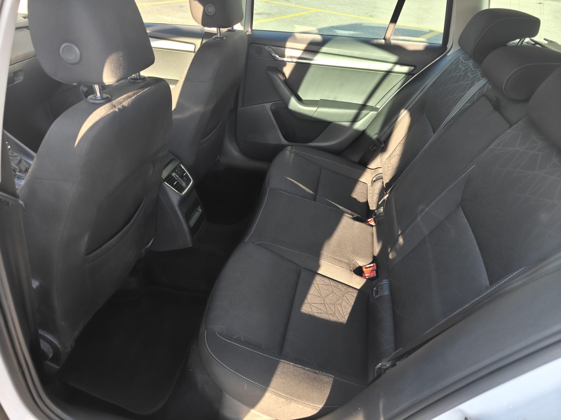 SKODA Octavia Combi 1.8 TSI Clever 4x4 DSG-image-10