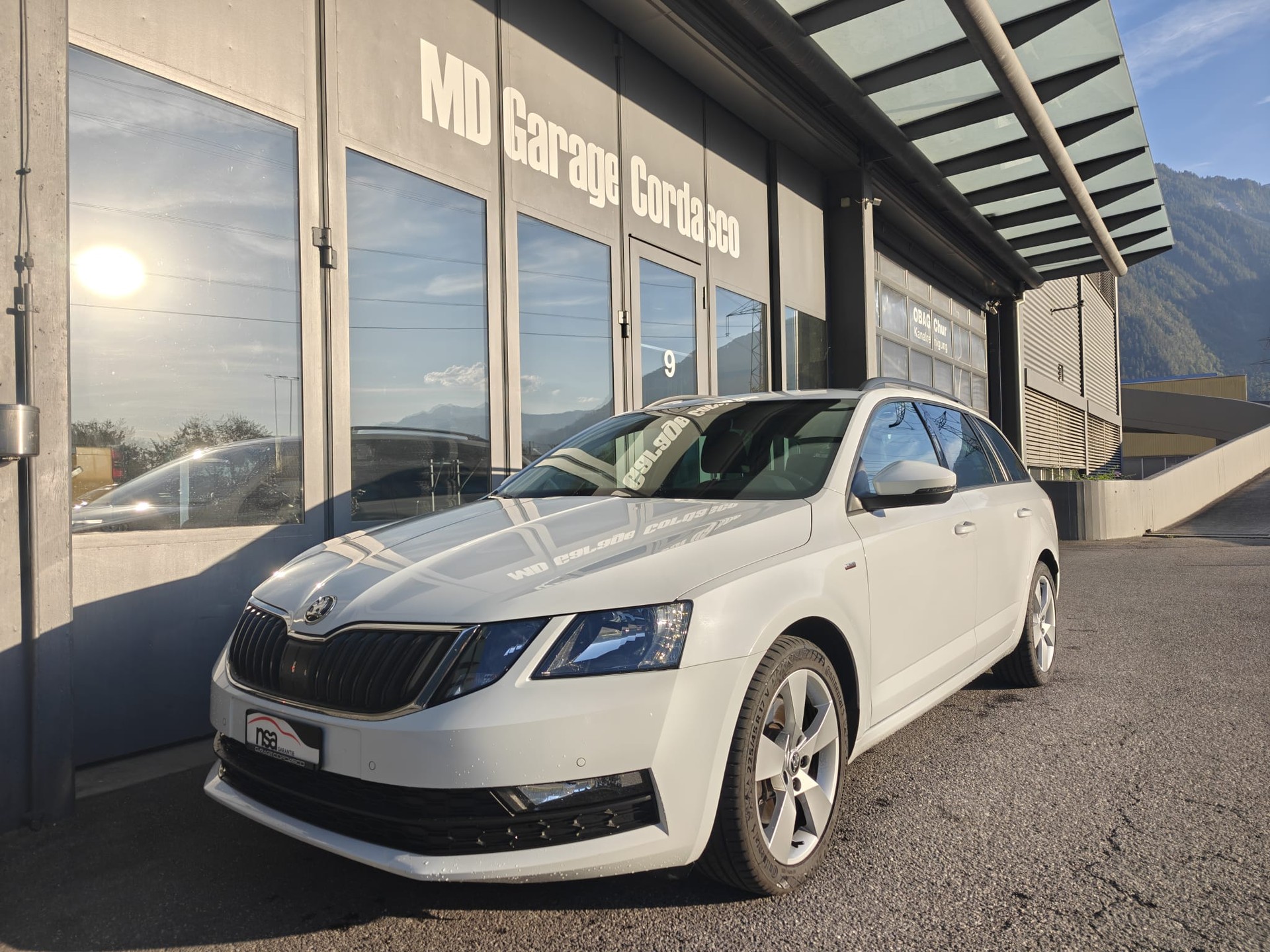 SKODA Octavia Combi 1.8 TSI Clever 4x4 DSG-image-0