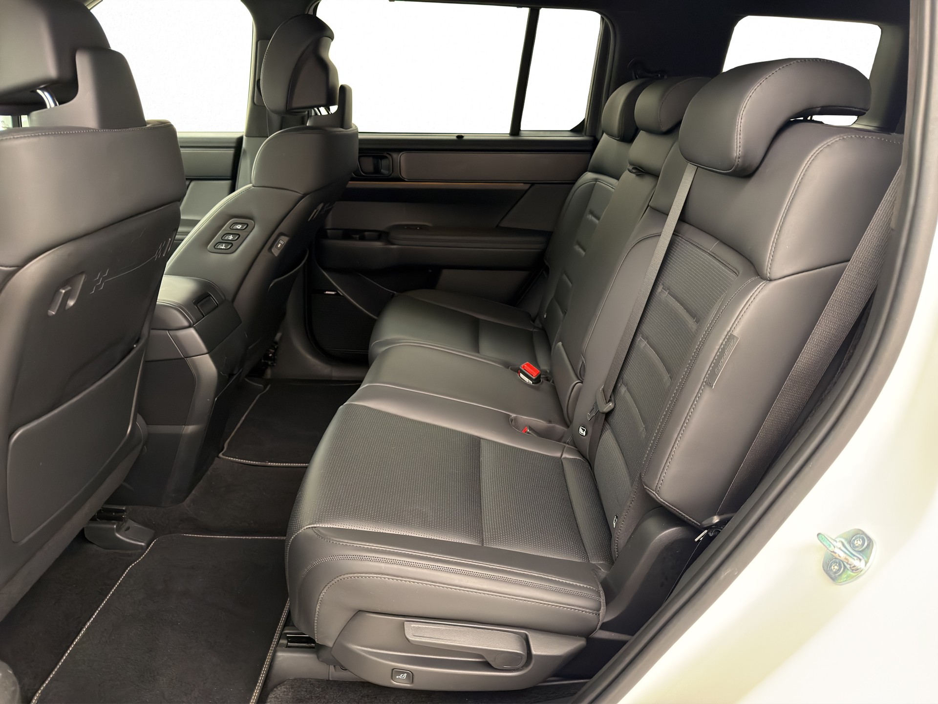 HYUNDAI Santa Fe 1.6 T-GDi PHEV Calligraphy-image-12