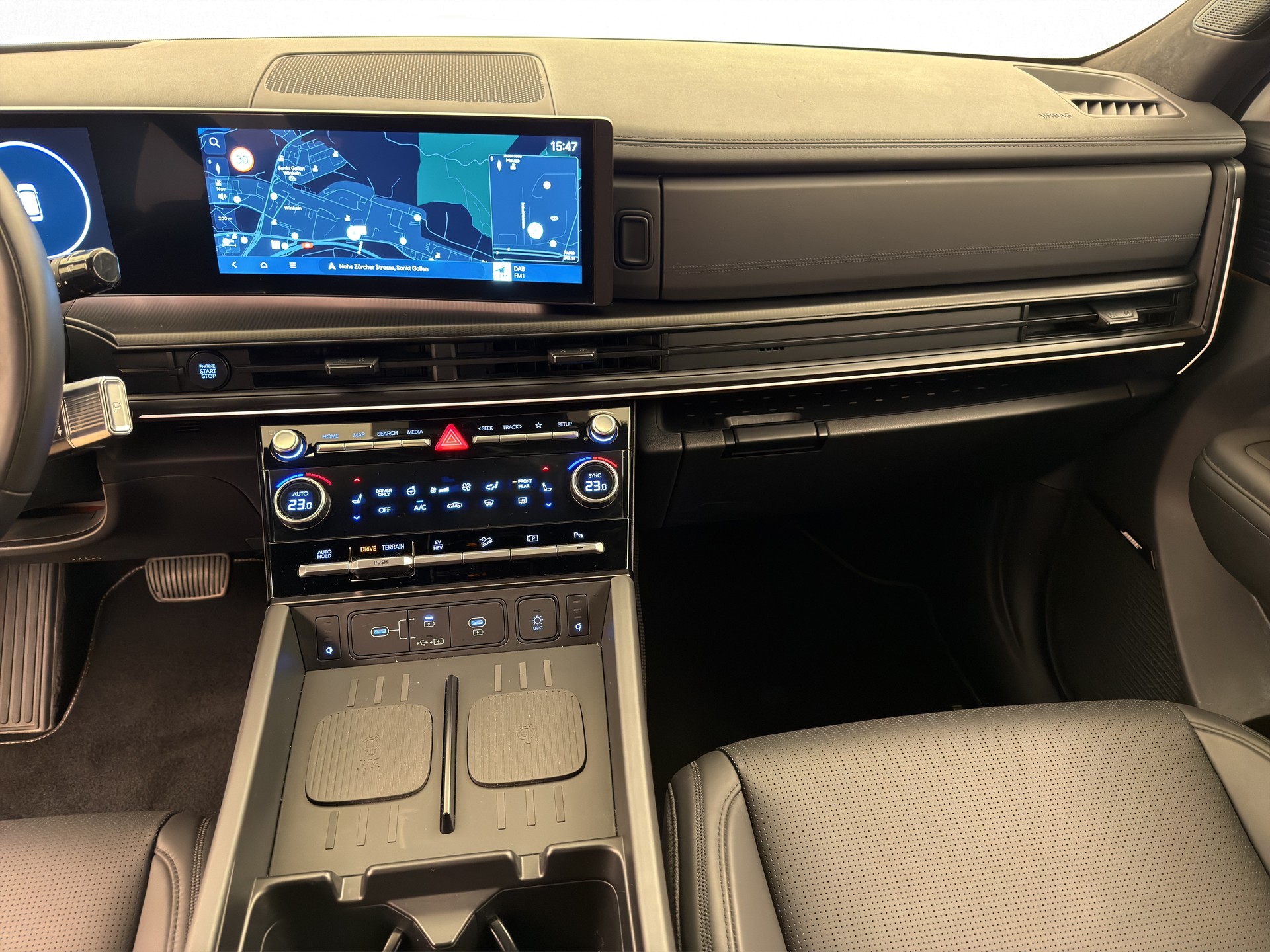 HYUNDAI Santa Fe 1.6 T-GDi PHEV Calligraphy-image-10