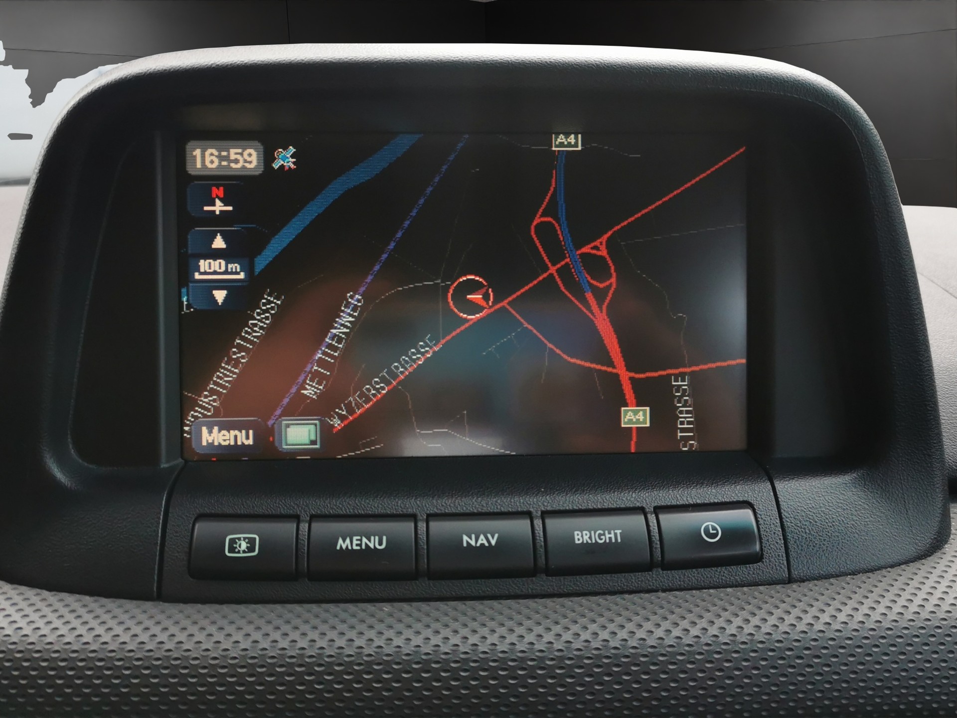 SUBARU Forester 2.0X (Swiss)-image-18