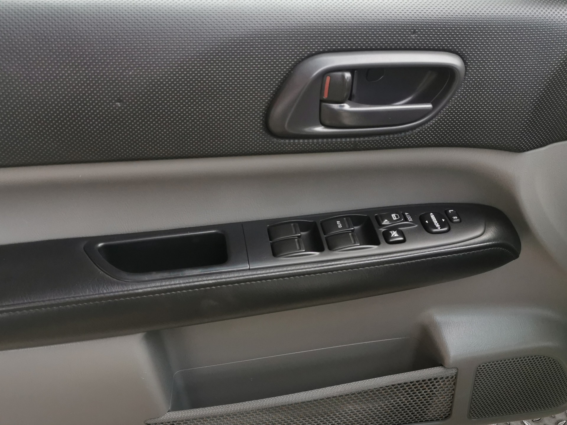 SUBARU Forester 2.0X (Swiss)-image-11