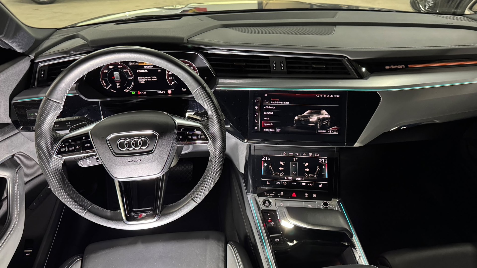 AUDI e-tron 55 S Line Black Edition quattro 95kWh 408PS / CH-Fahrzeug mit VOLL-Ausstattung-image-13