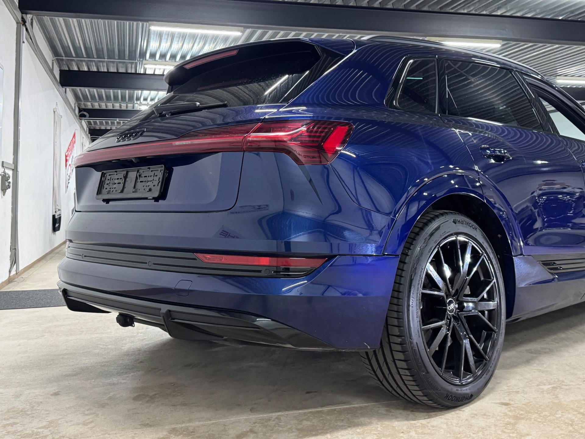 AUDI e-tron 55 S Line Black Edition quattro 95kWh 408PS / CH-Fahrzeug mit VOLL-Ausstattung-image-4