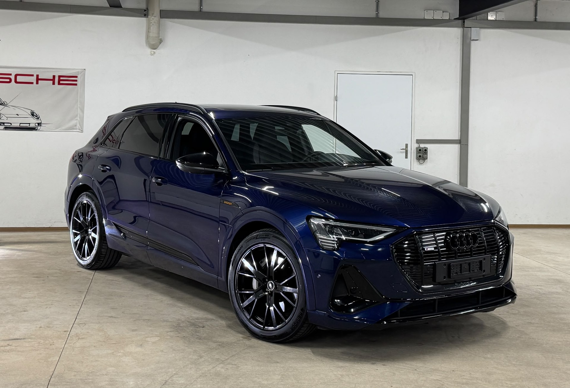 AUDI e-tron 55 S Line Black Edition quattro 95kWh 408PS / CH-Fahrzeug mit VOLL-Ausstattung-image-2