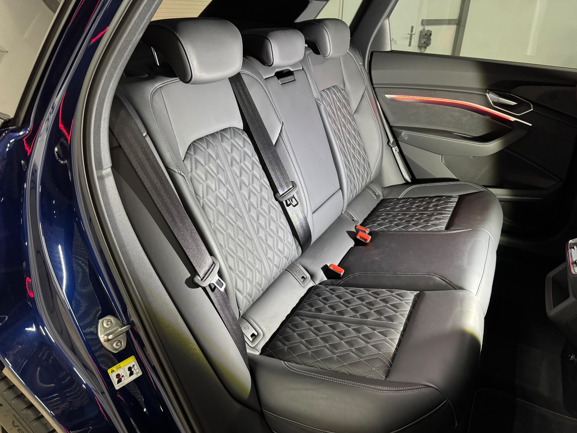 AUDI e-tron 55 S Line Black Edition quattro 95kWh 408PS / CH-Fahrzeug mit VOLL-Ausstattung-image-9