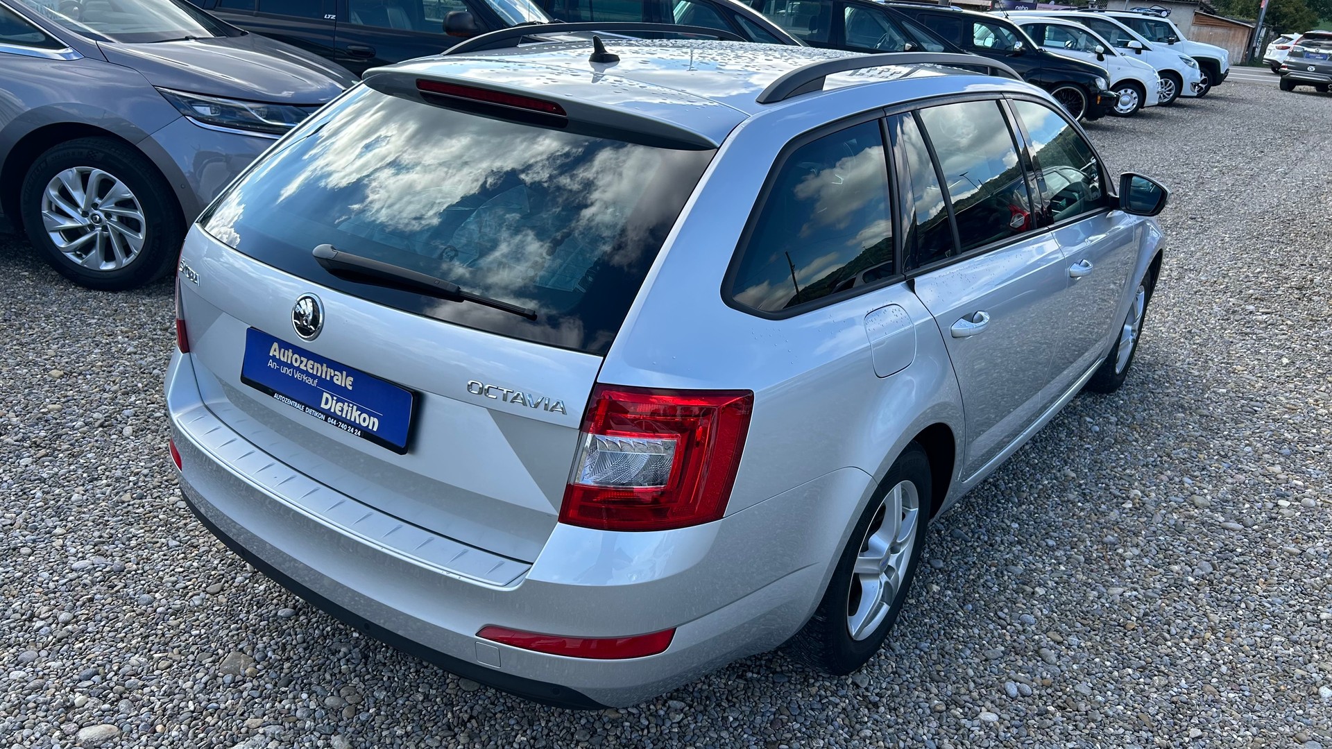 SKODA Octavia Combi 1.6 TDI Ambition DSG-image-18