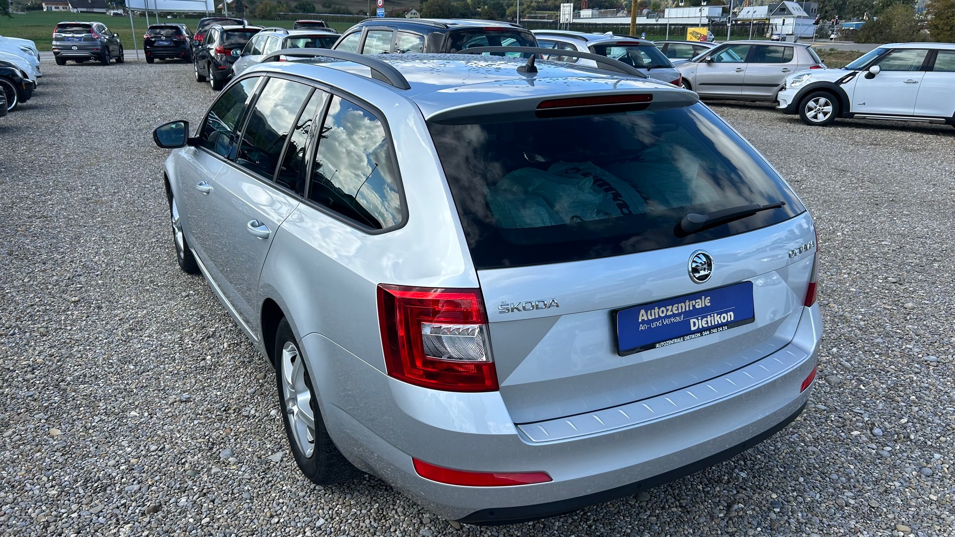 SKODA Octavia Combi 1.6 TDI Ambition DSG-image-16