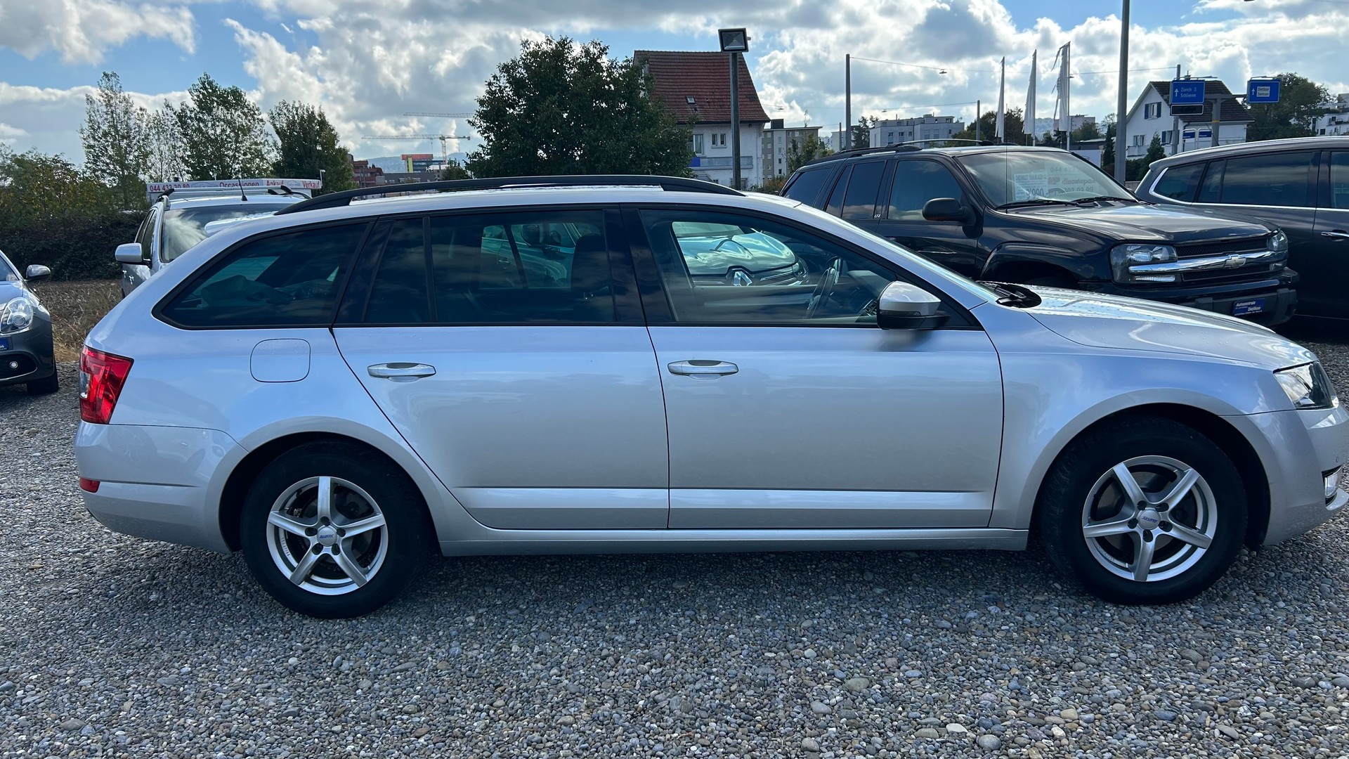 SKODA Octavia Combi 1.6 TDI Ambition DSG-image-19
