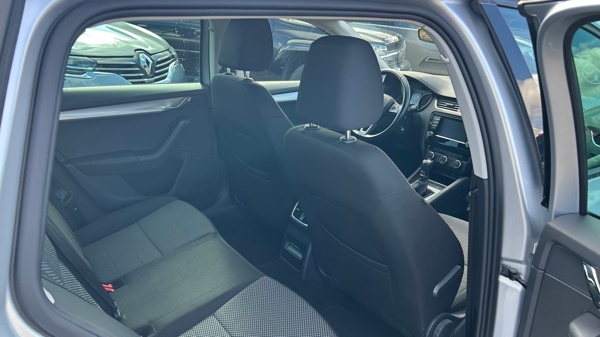 SKODA Octavia Combi 1.6 TDI Ambition DSG-image-27