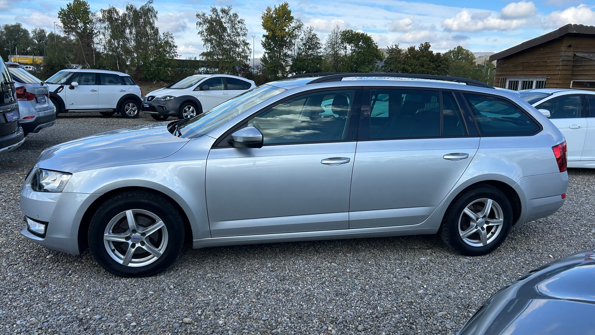 SKODA Octavia Combi 1.6 TDI Ambition DSG-image-15