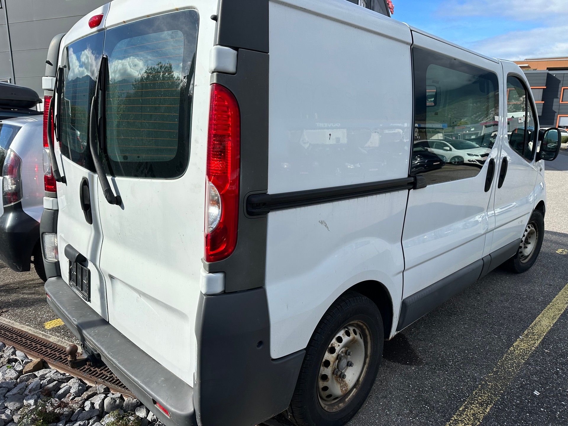 RENAULT Trafic 2.5 dCi 2.9t L2H1-image-2